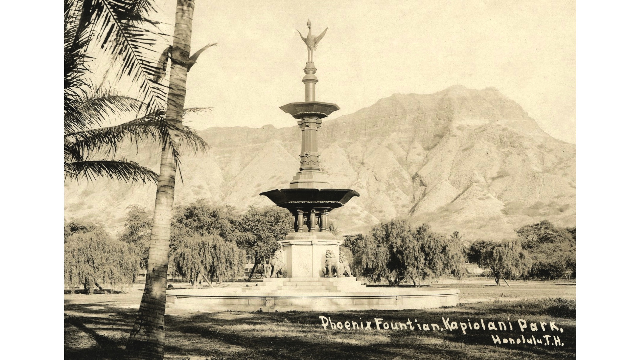 Japanese fountain Kapiolani Park