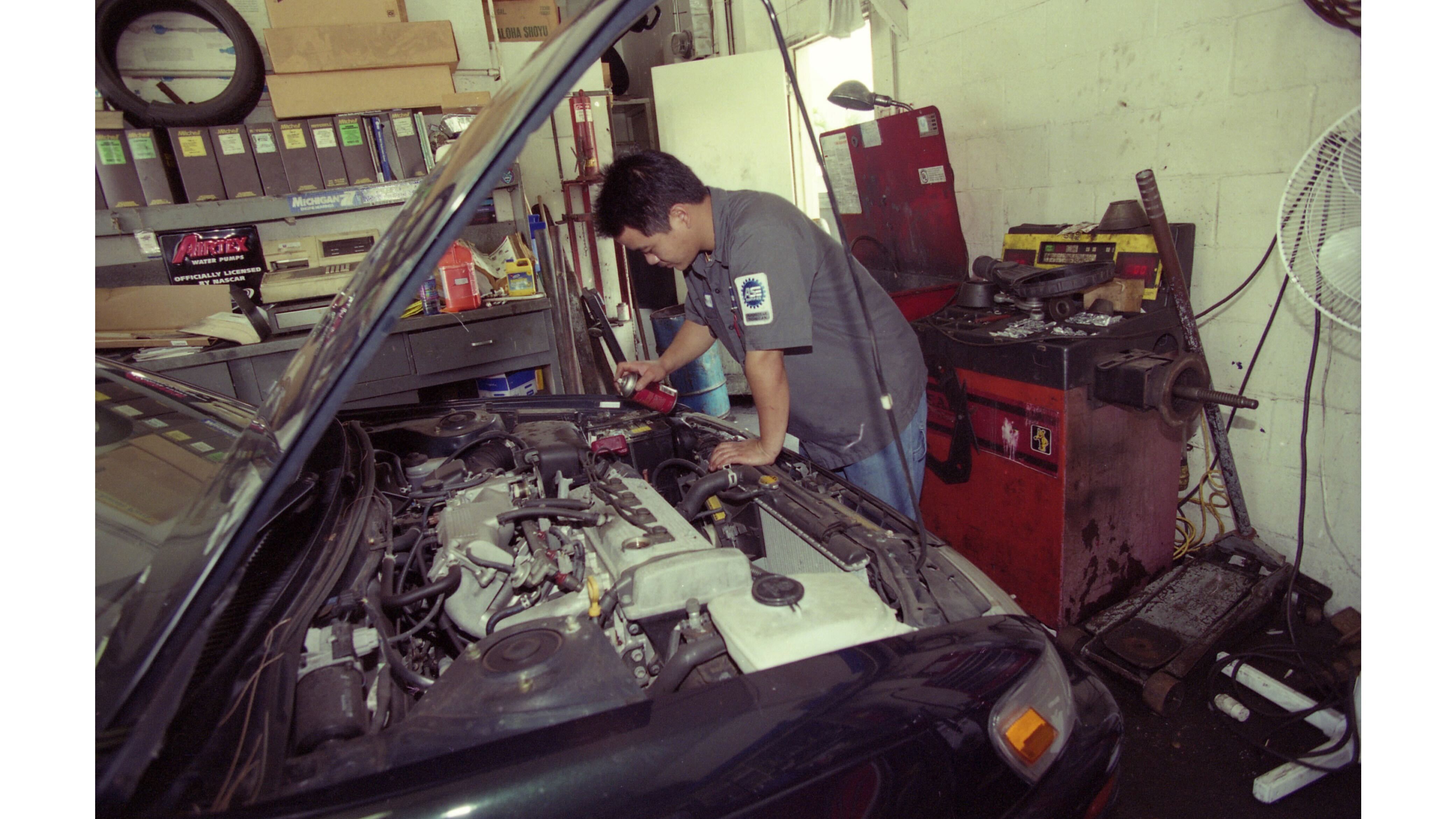 2000, mechanic at gas station
