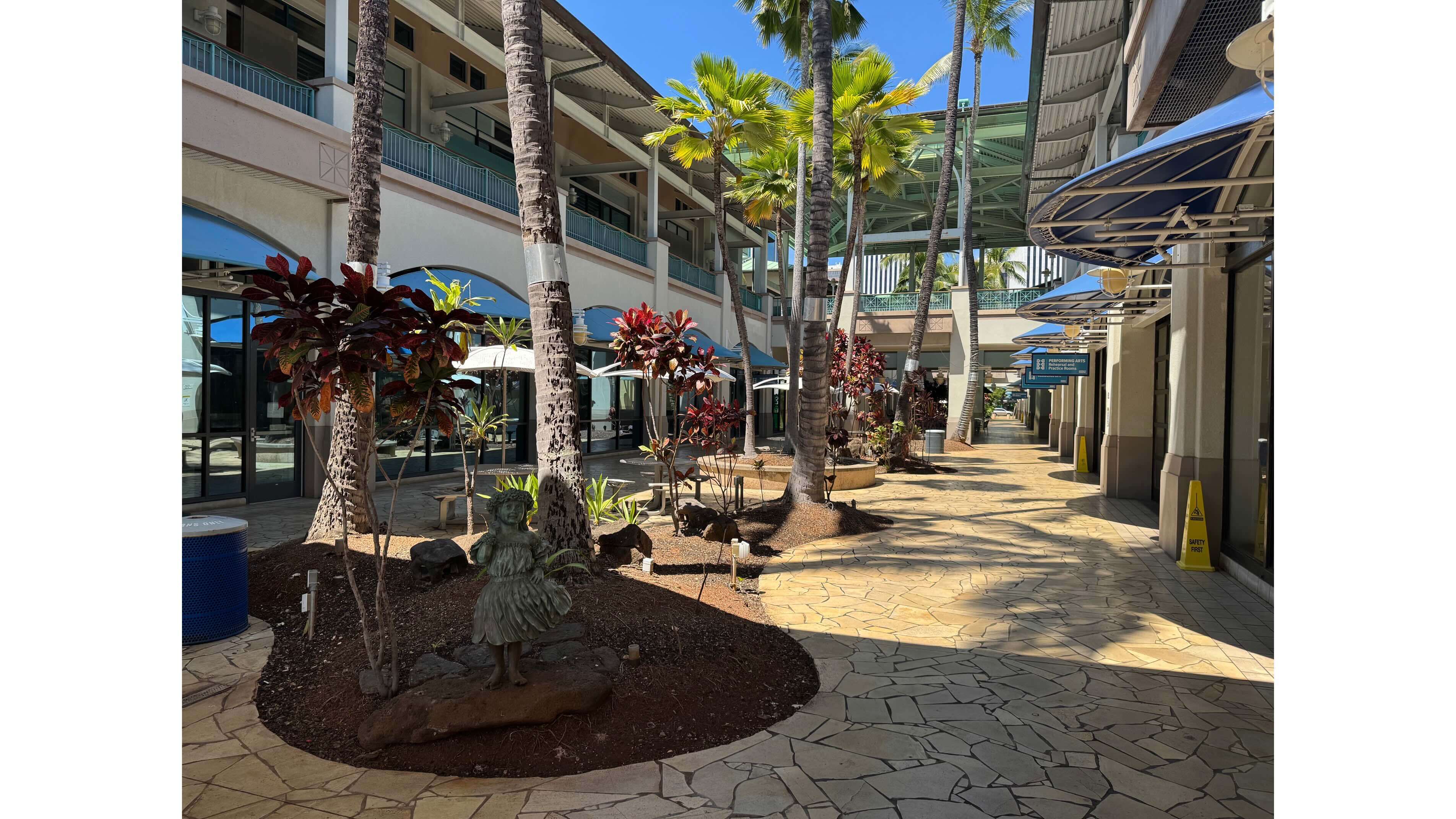 Aloha Tower Marketplace shops