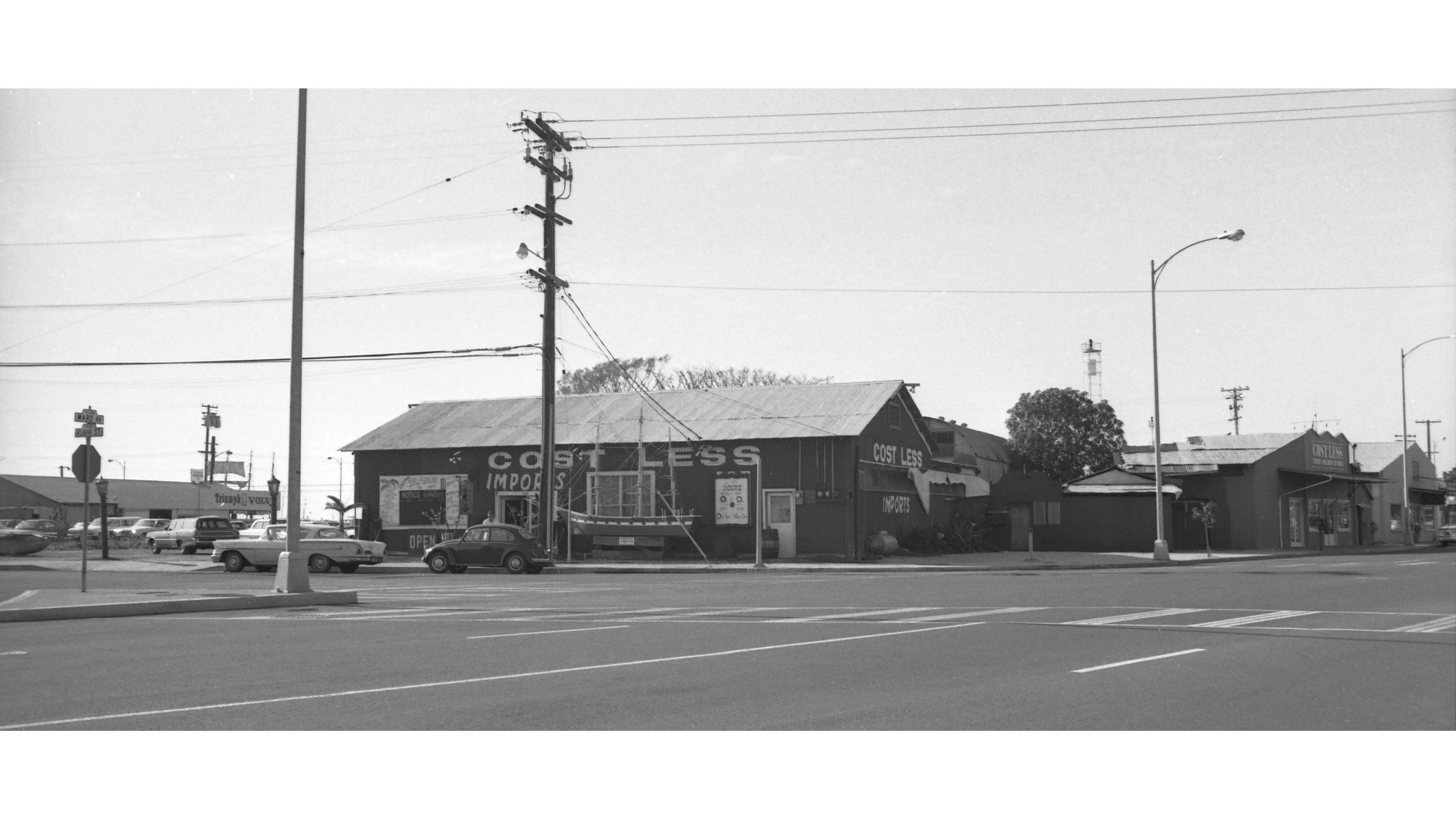 Ward Avenue (right) at Auahi Street (left) in 1970