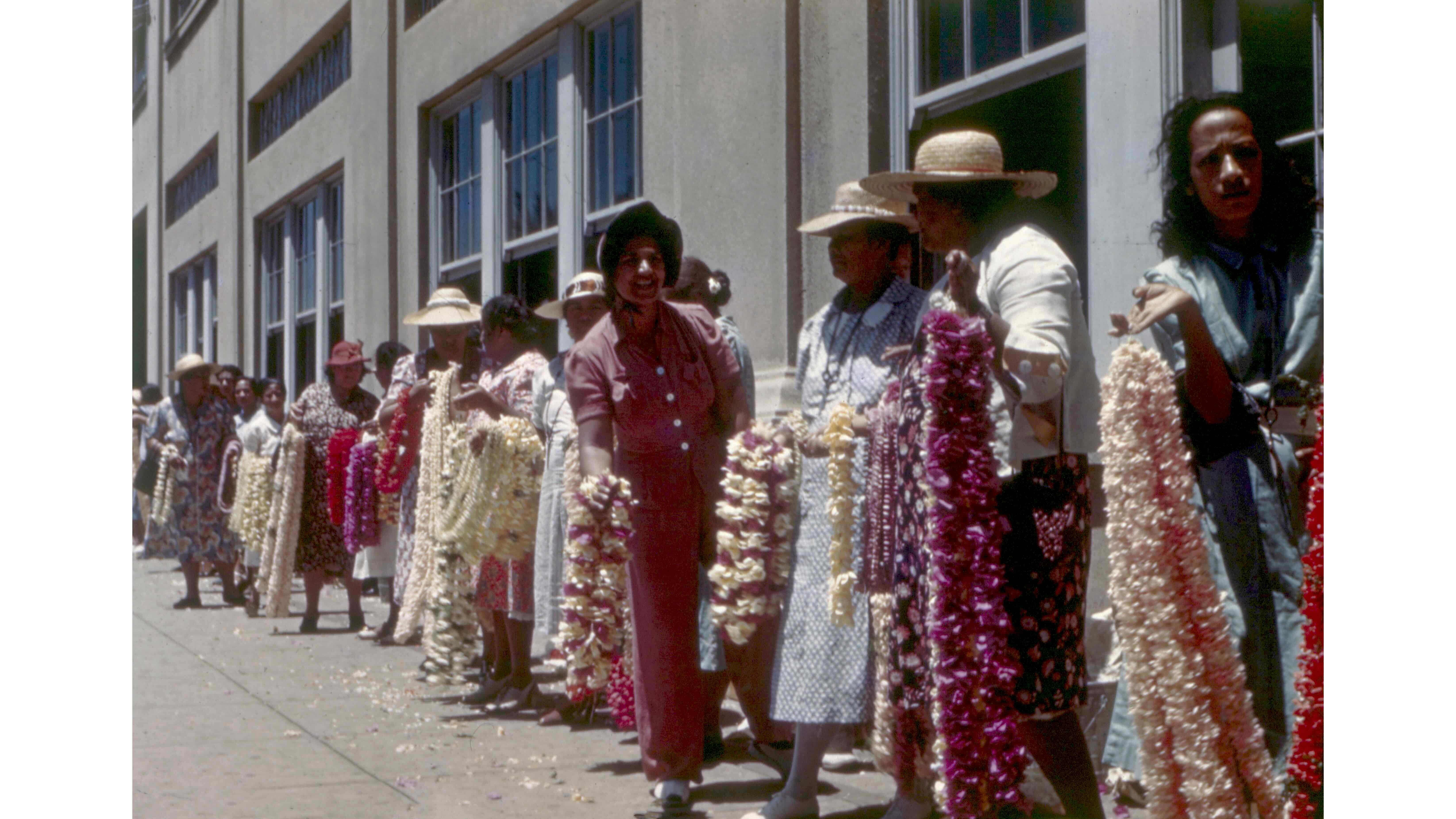 Aloha Tower lei sellers