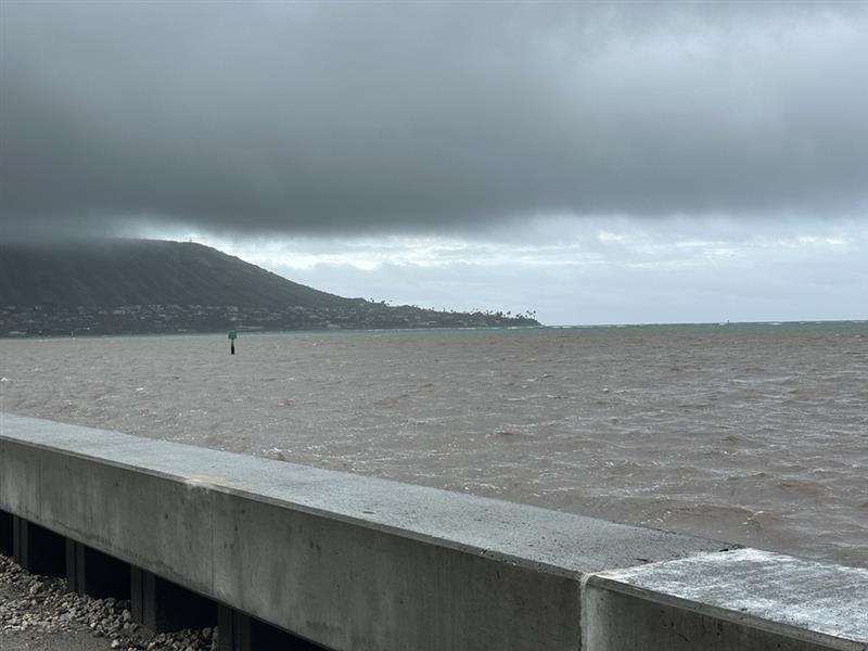 The Hawaiʻi Department of Health issued Oʻahu-wide brown water advisories on Friday, March 20, in response to heavy rain. Maunalua Bay had brown and murky water, shown here, that afternoon.