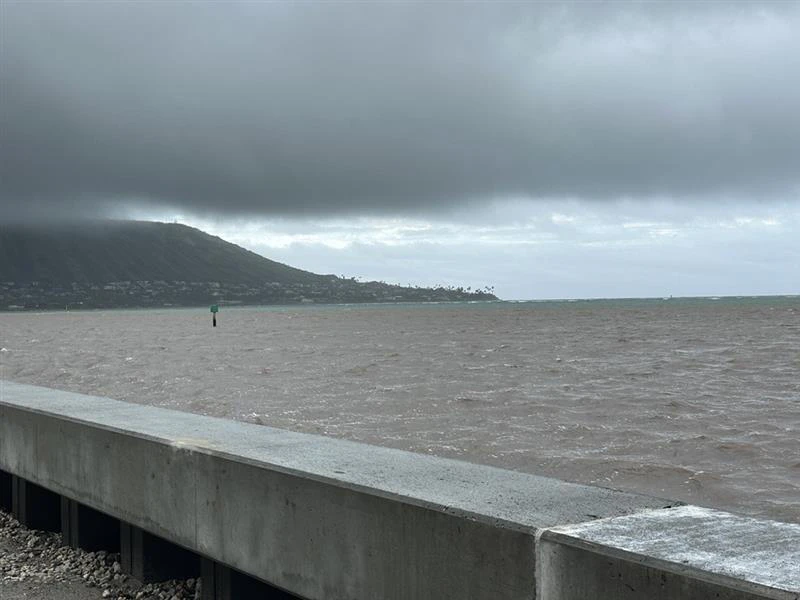 The Hawaiʻi Department of Health issued Oʻahu-wide brown water advisories on Friday, March 20, in response to heavy rain. Maunalua Bay had brown and murky water, shown here, that afternoon.