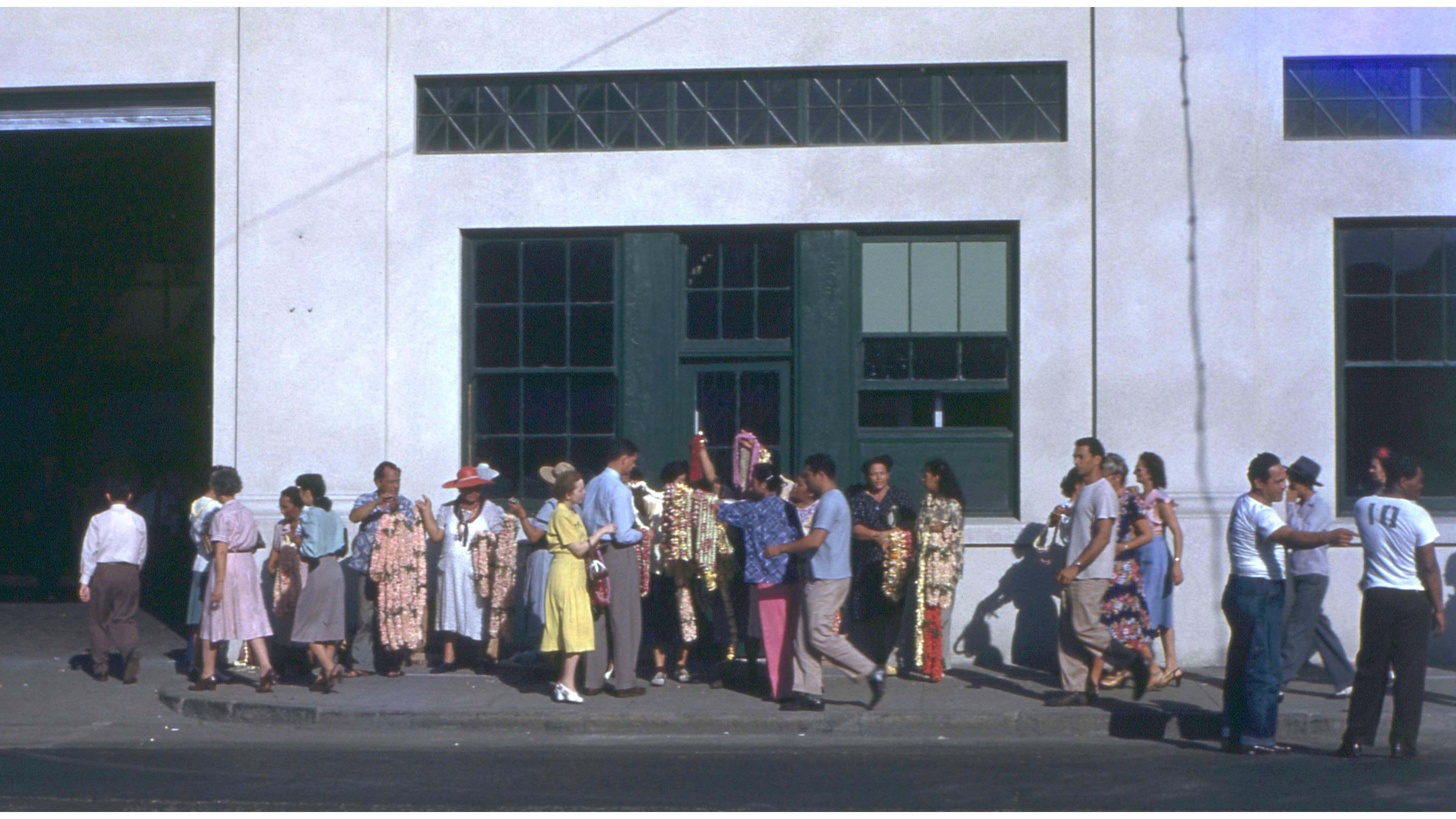 Aloha Tower lei sellers 1945