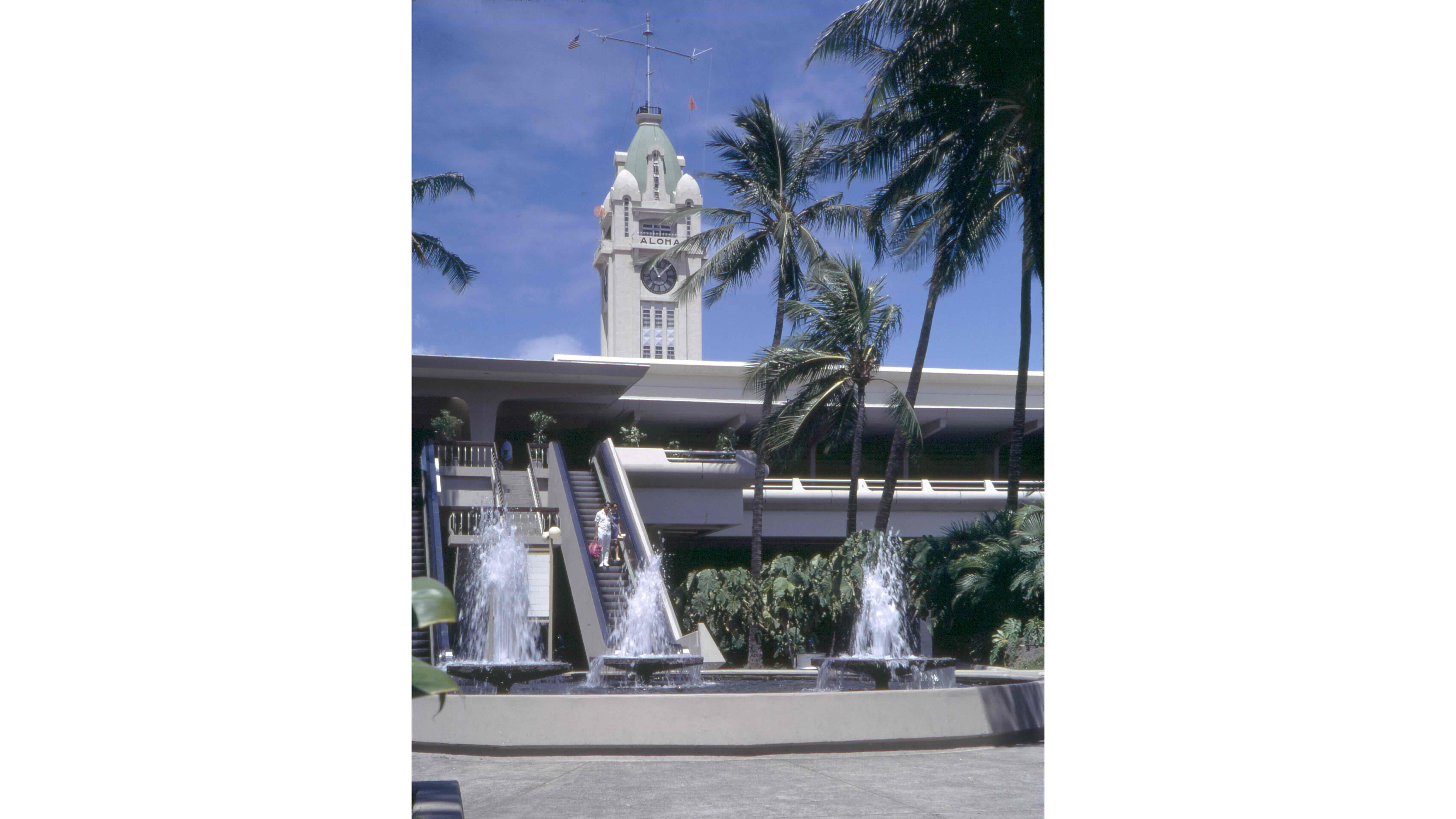 Aloha Tower escalators