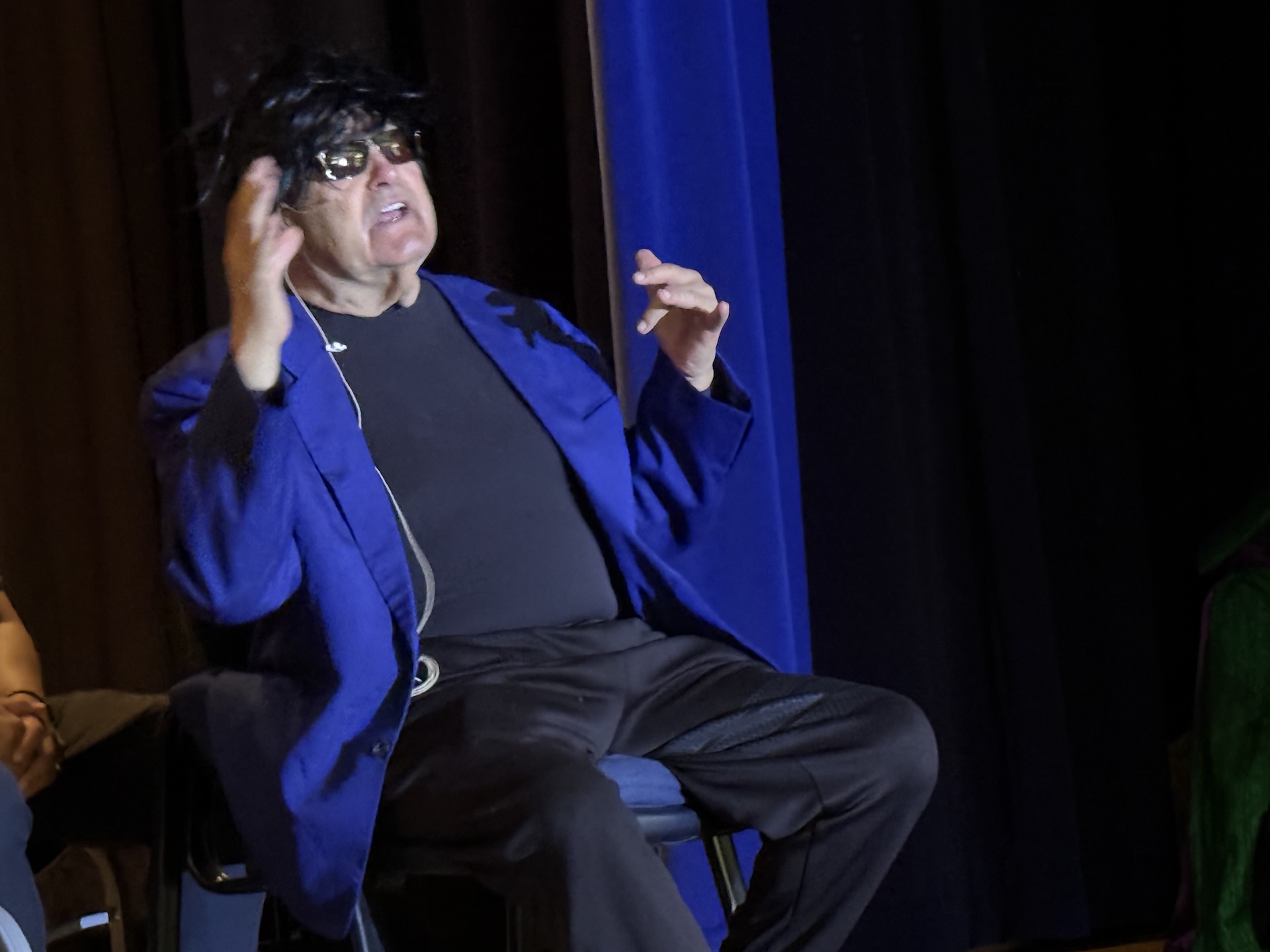 In a recent L.A. show, Frank De Lima, who was born and raised in Pauoa Valley,
donned a shaggy black wig and sunglasses to portray a tipsy Don Ho slurring his words through a barely intelligible version of “Tiny Bubbles,” accompanied by recorded music.