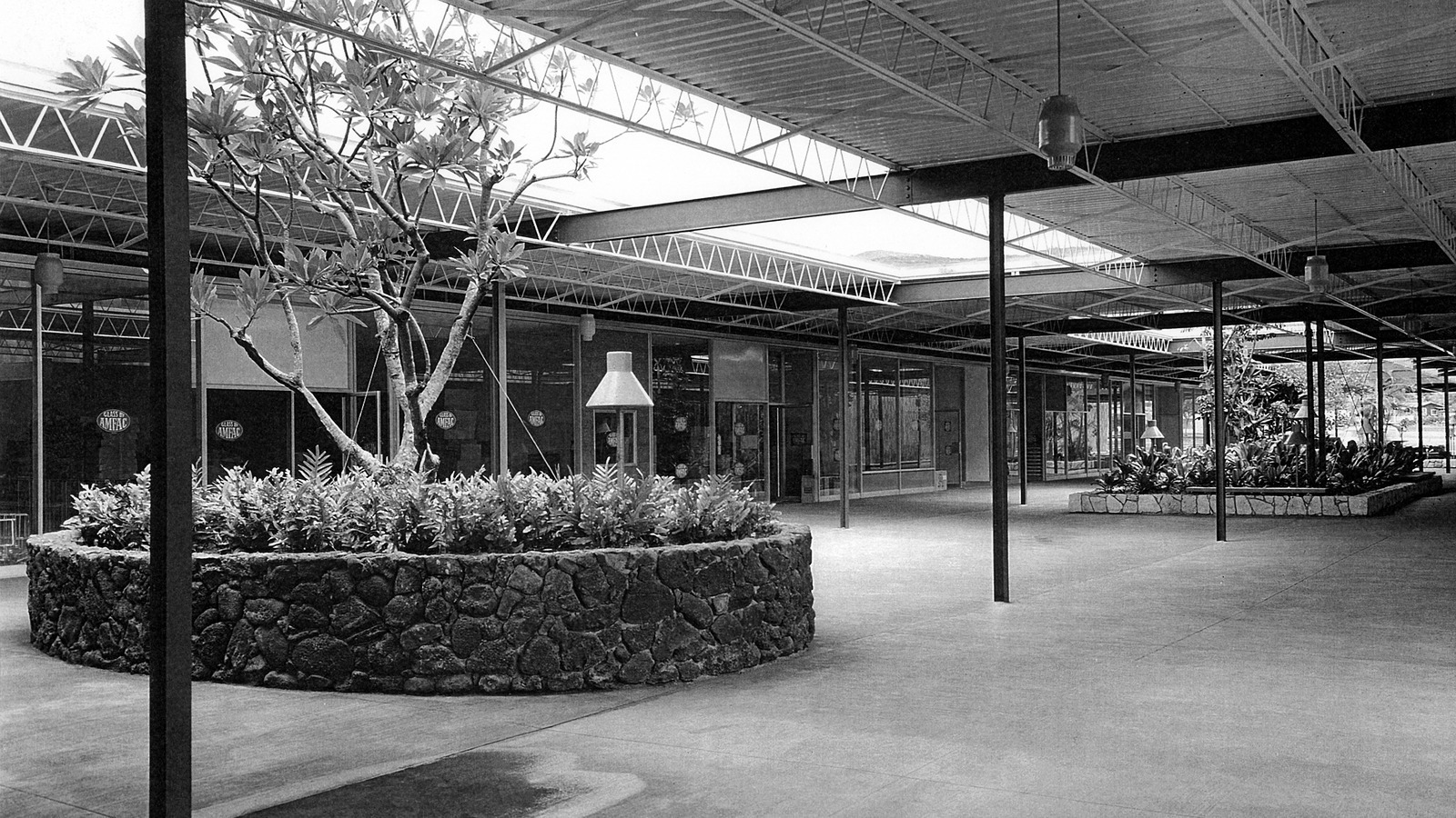 Wai‘alae Shopping Center in 1958.