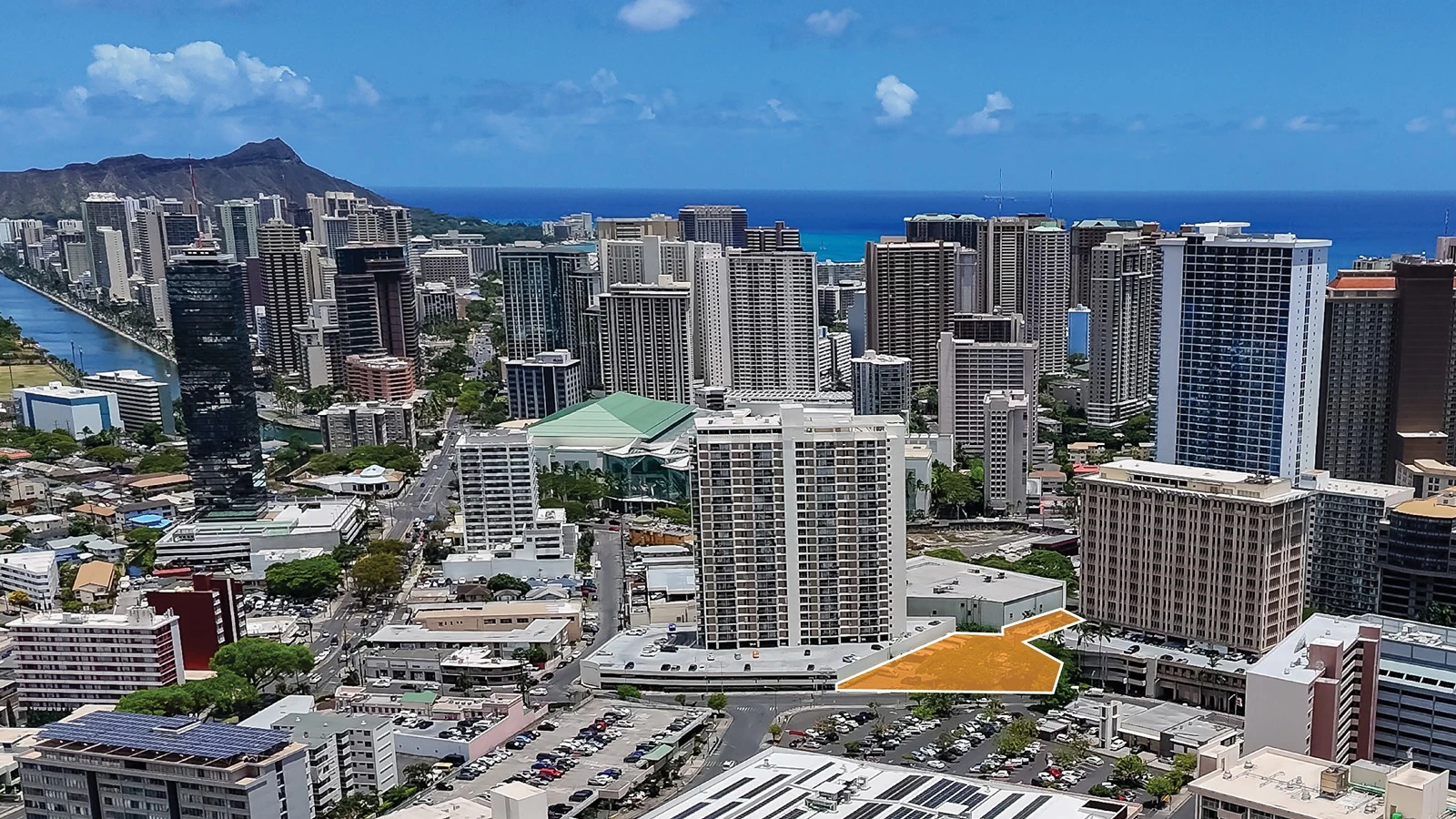 An aerial view of 1646 Kapi‘olani Blvd.