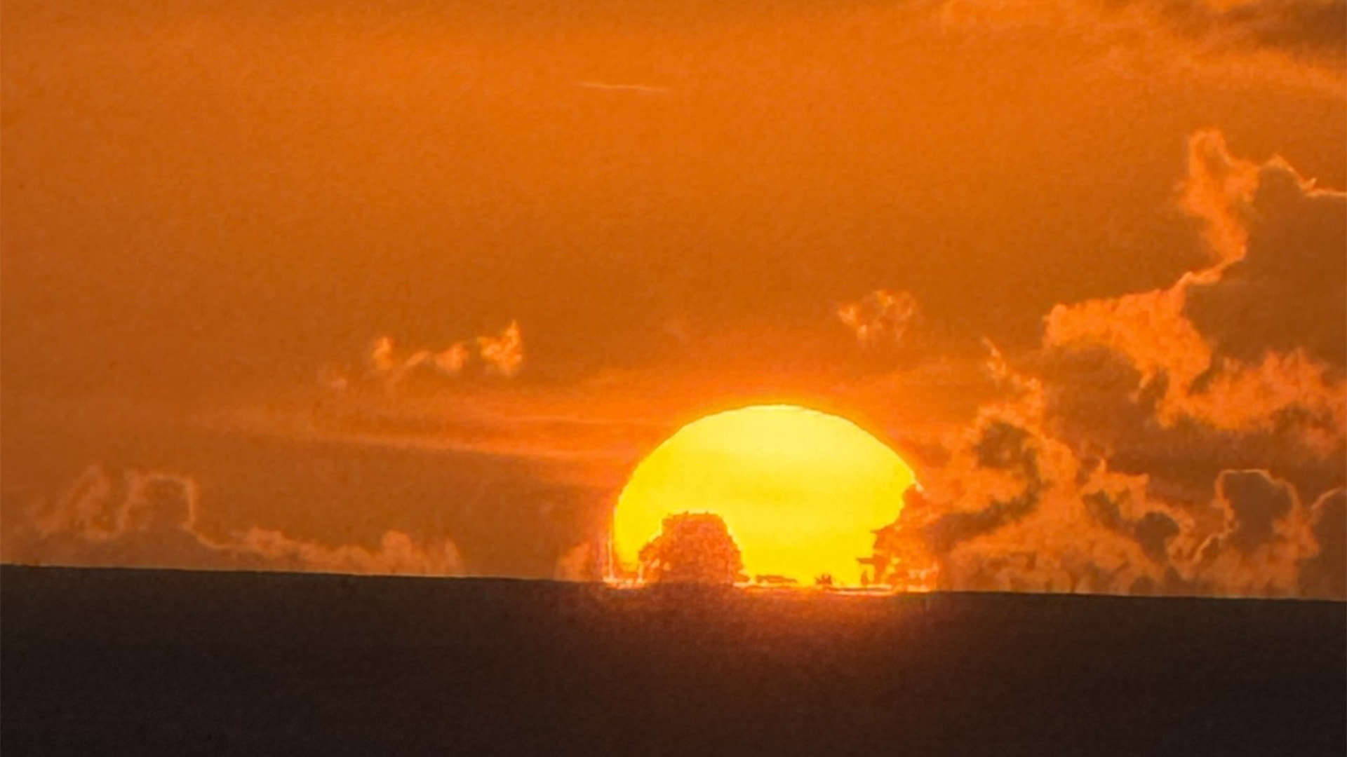 Sunset in Kakaʻako.