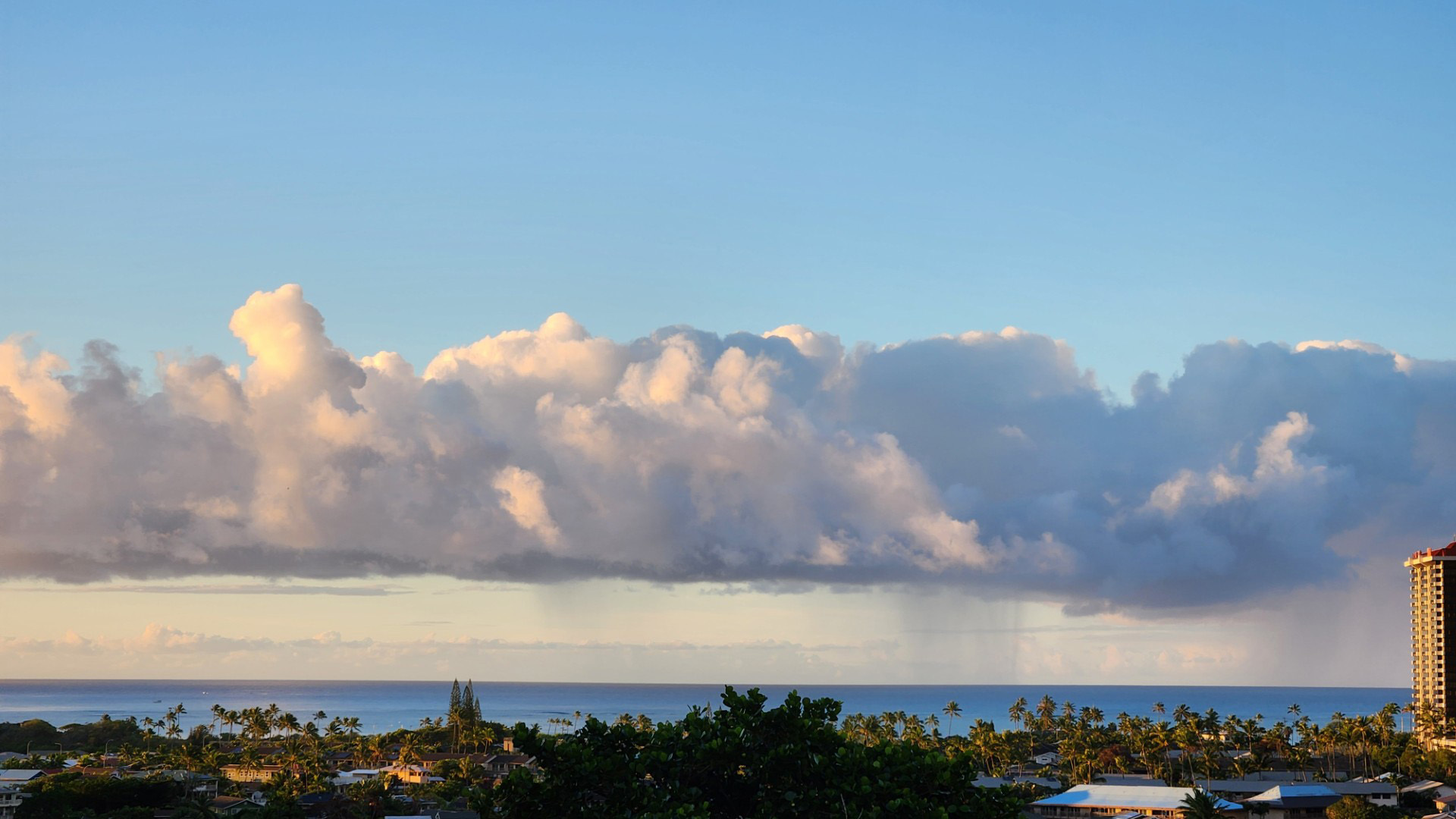 Rain clouds in Hawaiʻi Kai