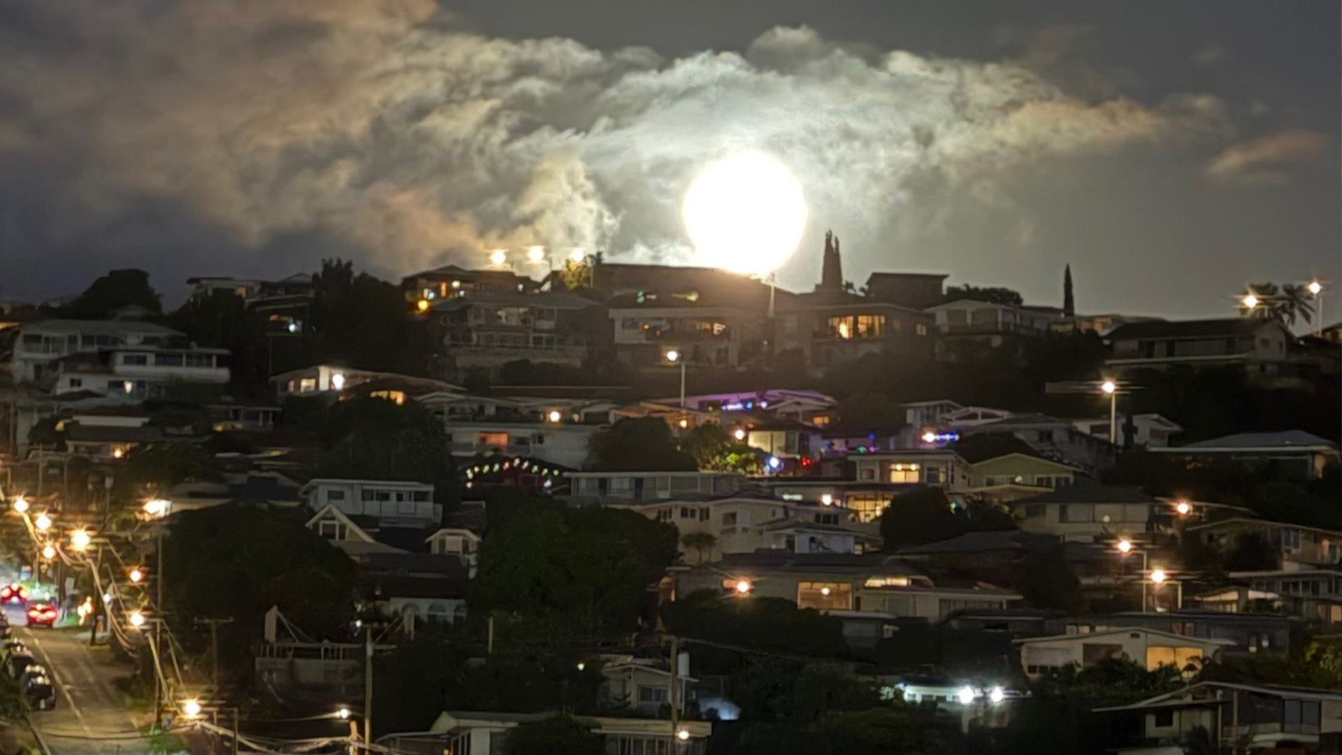 Moonrise in St. Louis Heights.