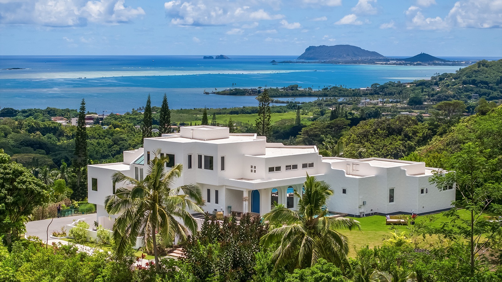 The property, situated against the Ko‘lau Mountains, offers views of Kāne‘ohe Bay.