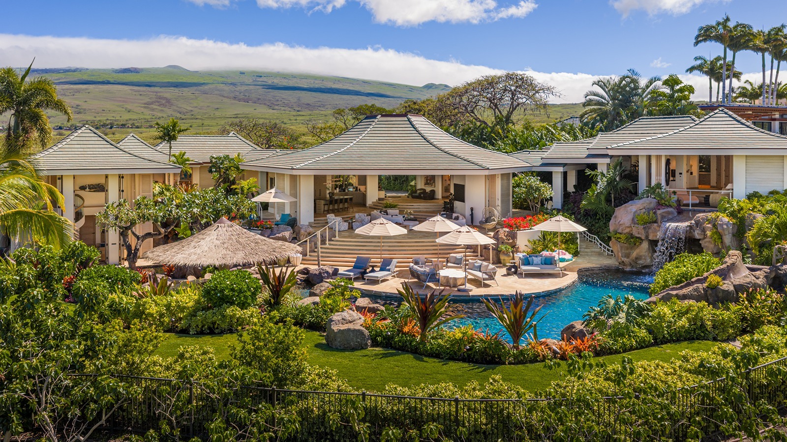 An outdoor view of 62-3917 Lanikeha Place.