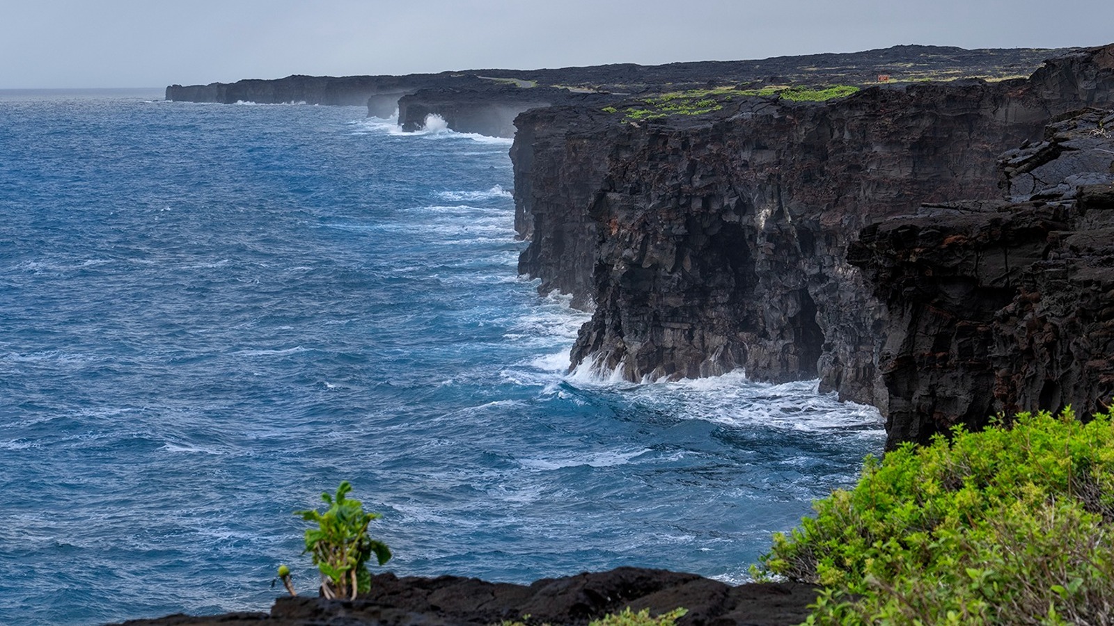 Where Hōlei Sea Arch once stood.