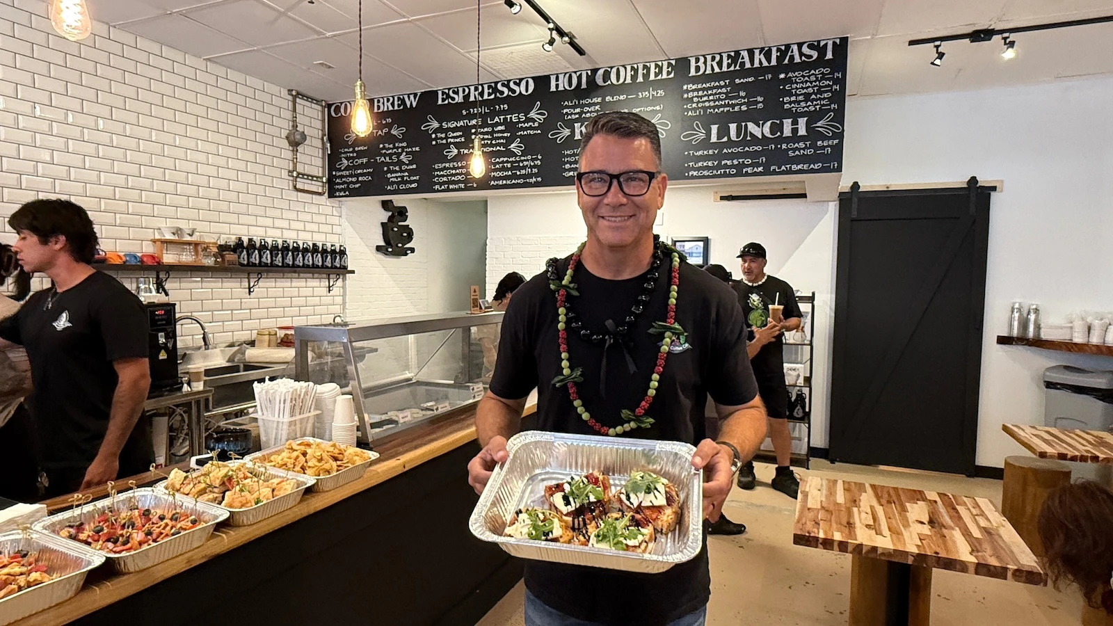 Aliʻi Coffee Co. opens on Monsarrat Avenue
