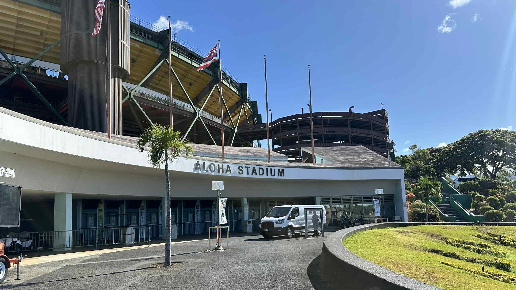 Aloha Stadium inches closer to demolition