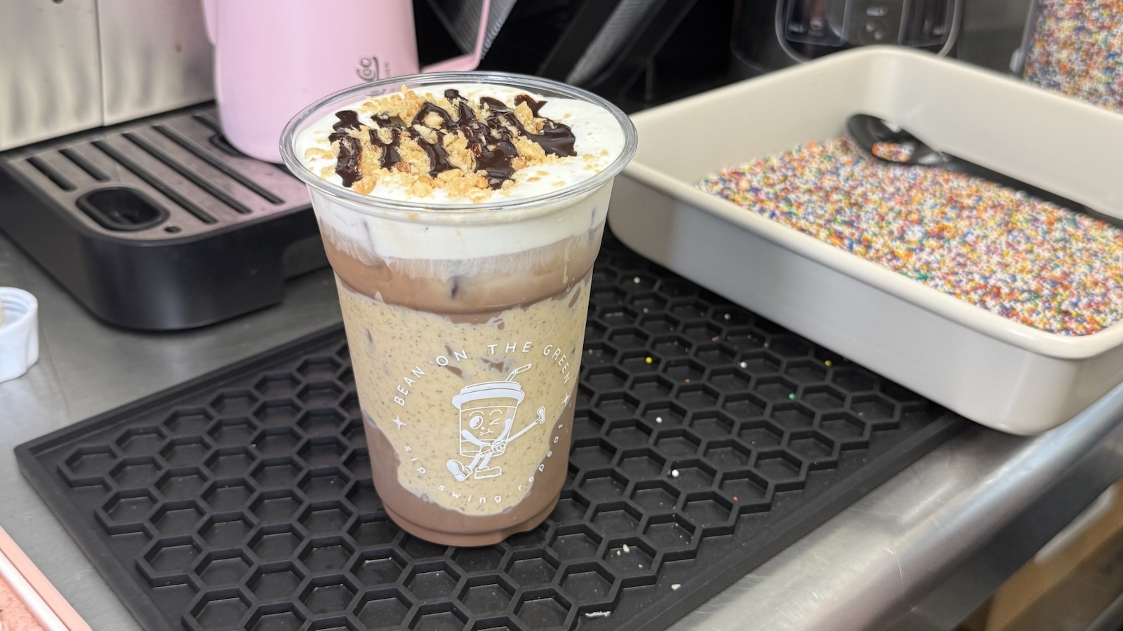 Chantilly puff latte
