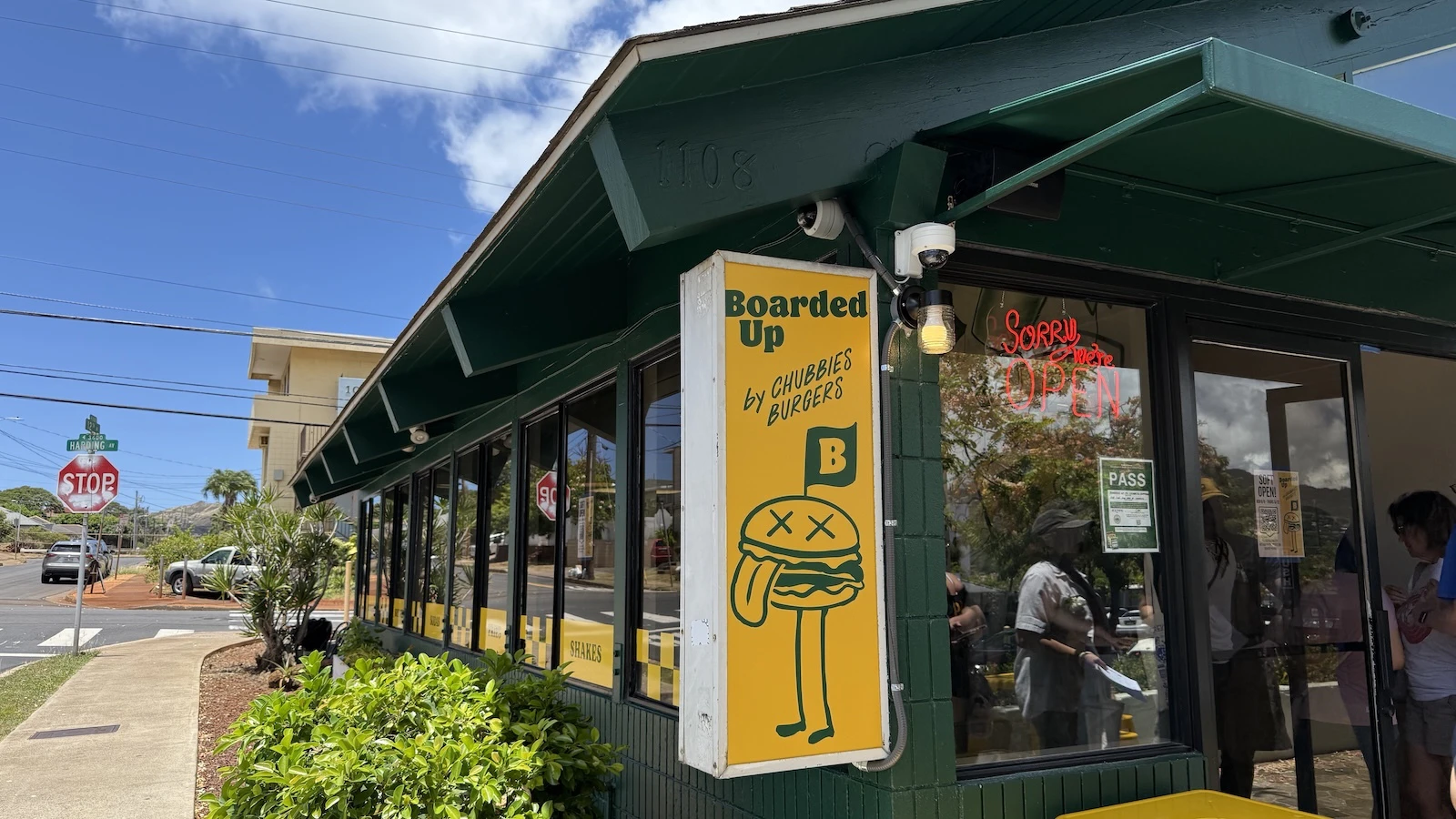 Chubbies Hawaiʻi is back as Boarded Up Burgers