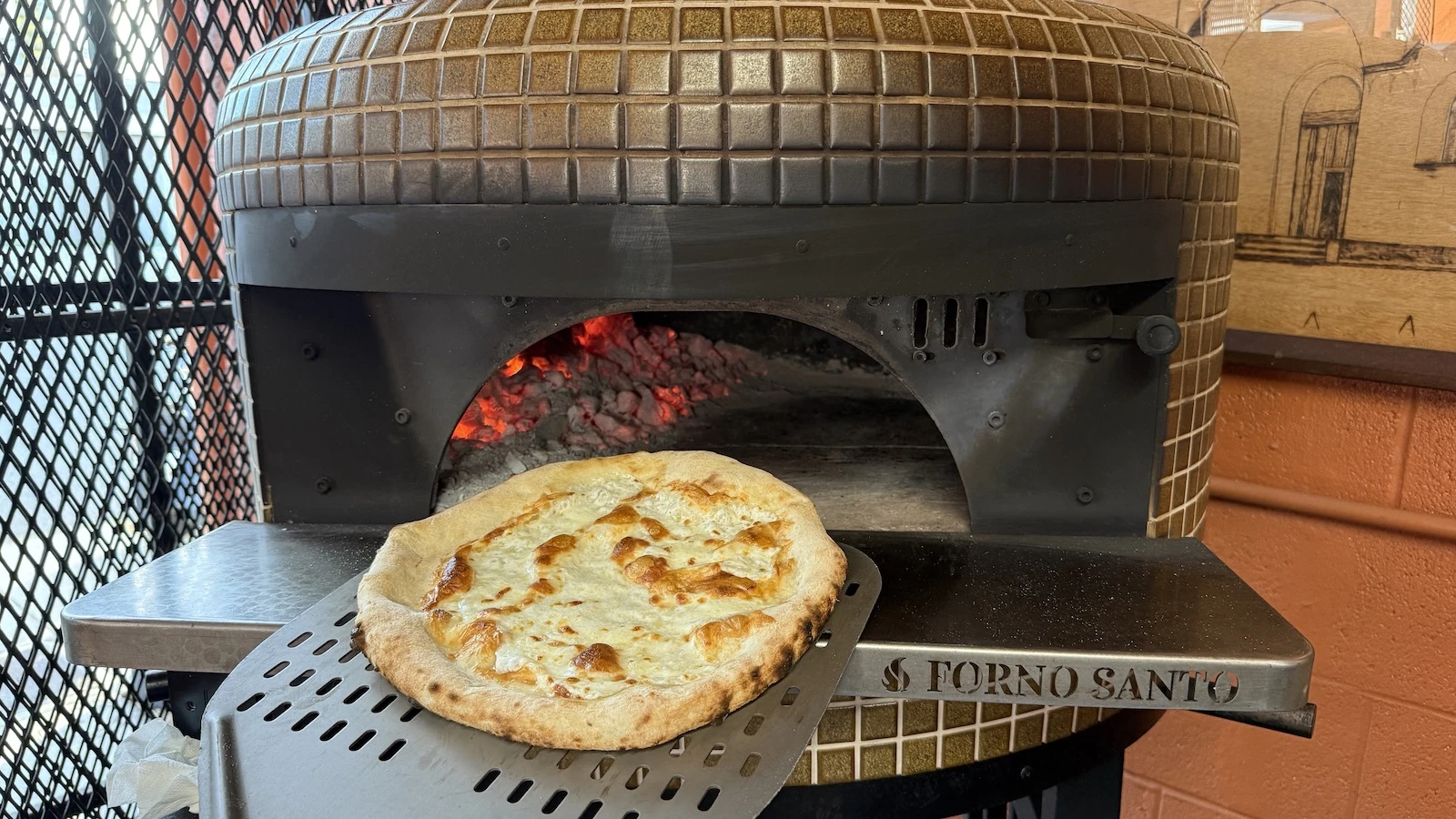 This Italian shop is serving up pizza and wine on Fridays and Saturdays