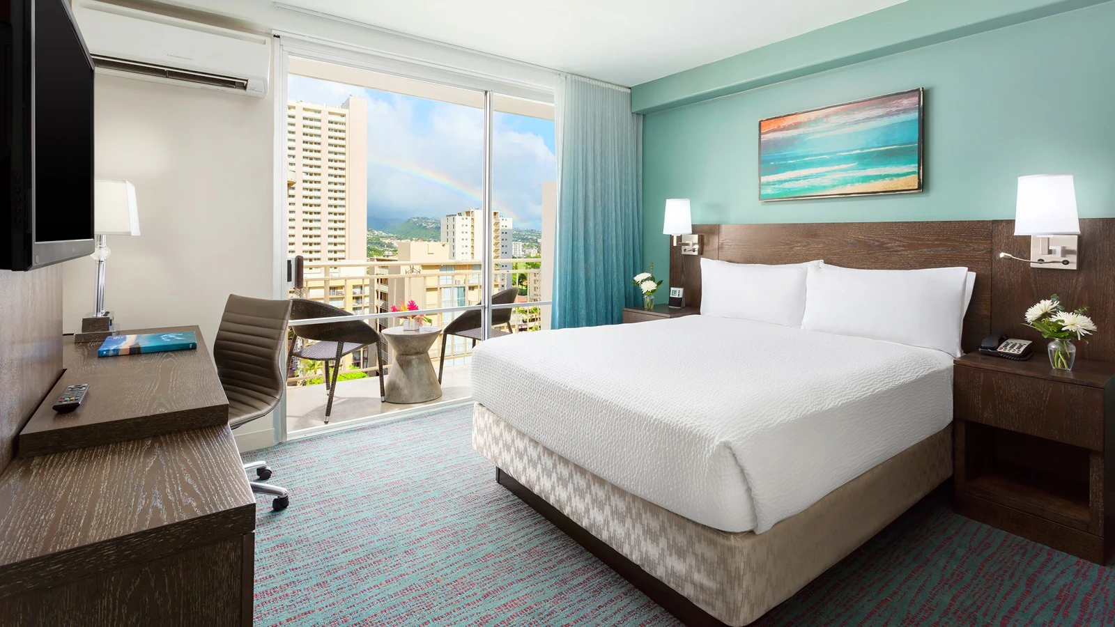 A guest room at Courtyard by Marriott Waikīkī Beach.