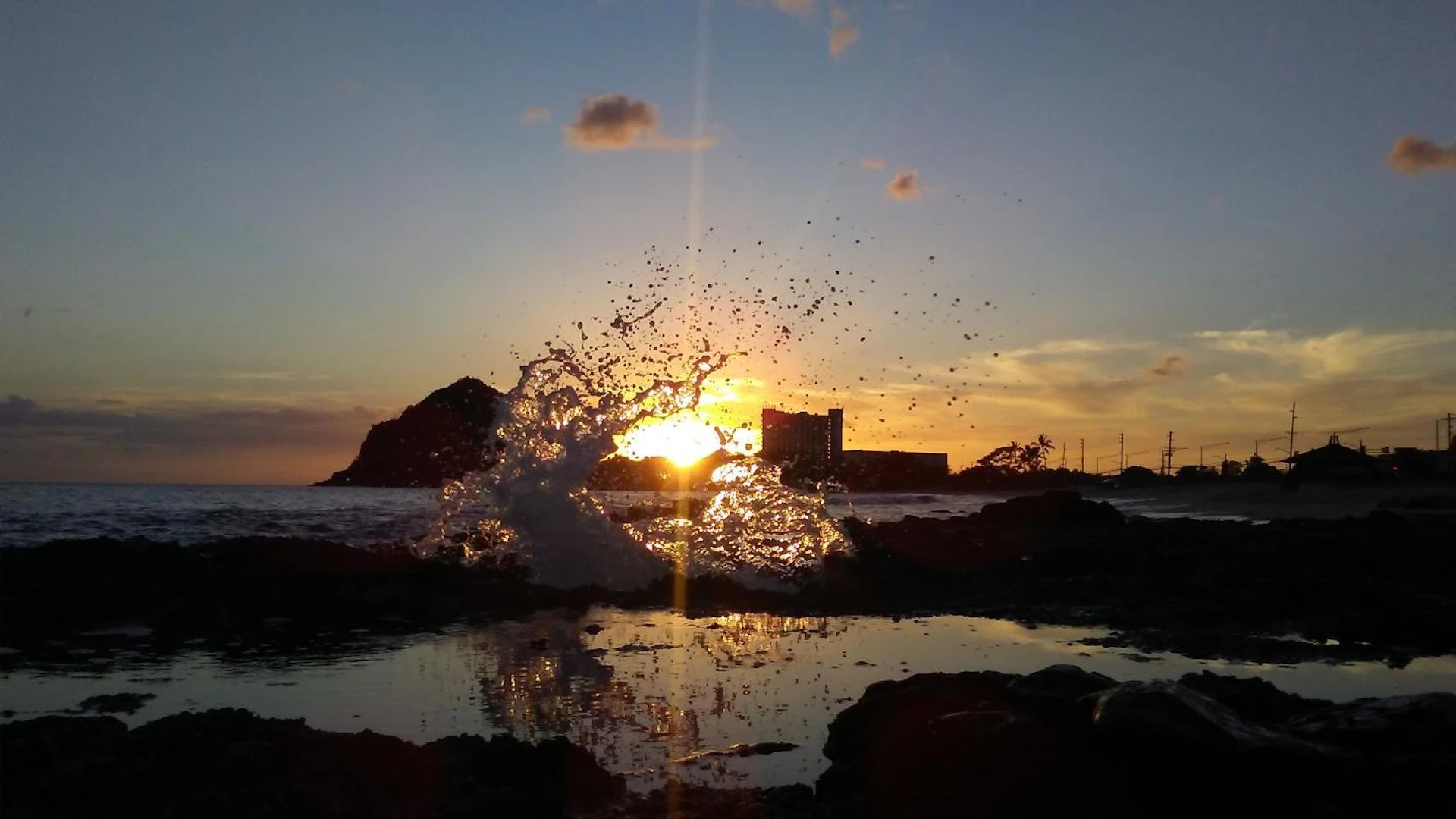 Hawai'i Skies: A splash of color