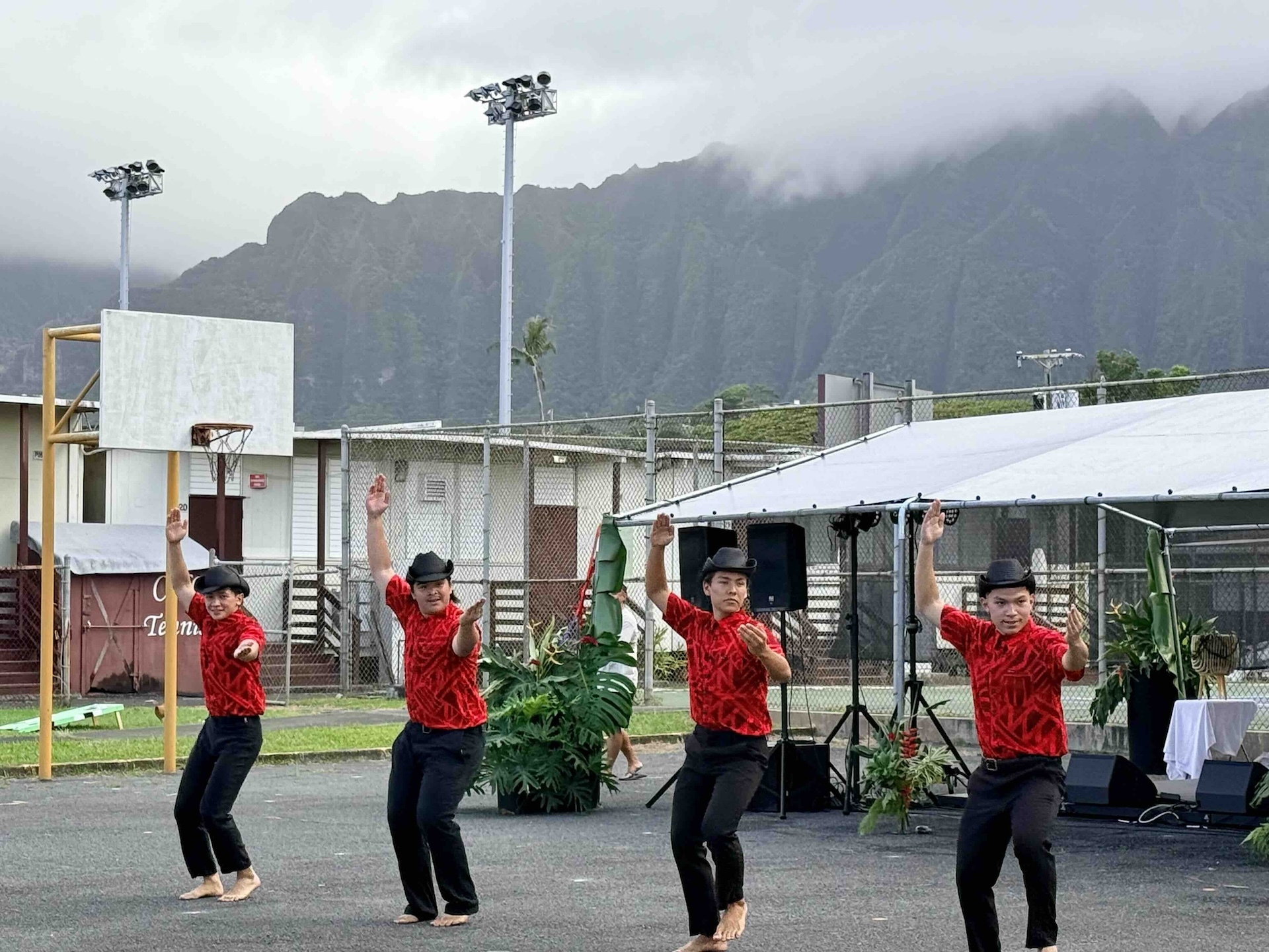 The recent community event included food trucks and vendors — school partner organizations, alumni groups, student clubs and retailers from the neighborhood — as well as live performances from Castle’s Poly Dance Group, alumni Kawika Kahiapo and Hoku Zuttermeister, and more. Photo by Kelsey Kukaua Medeiros