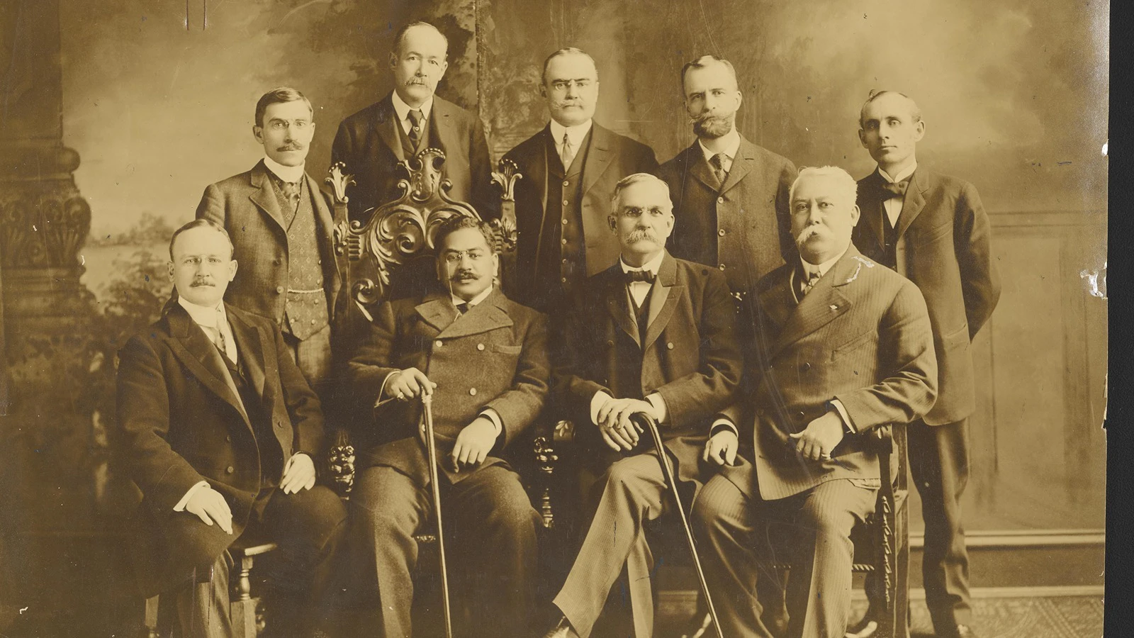 A 1906 photo of Honolulu Chamber of Commerce representatives along with Prince Jonah Kūhiō Kalaniana‘ole.