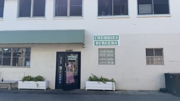 Chubbies Burgers Kaimuki location