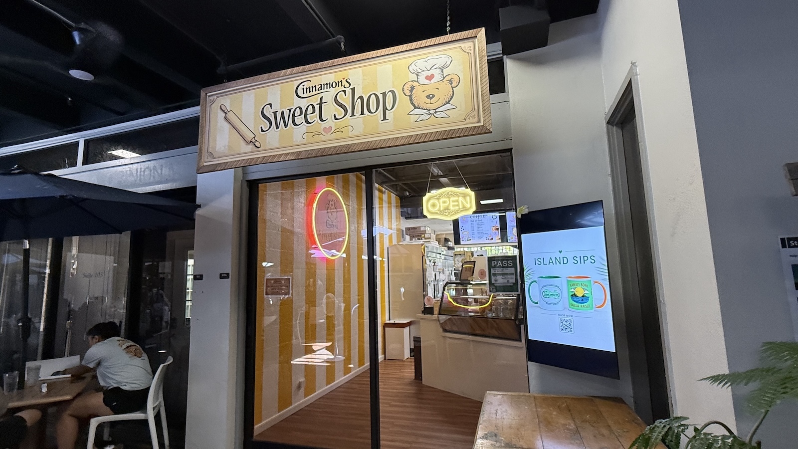 Cinnmaon's Sweet Shop sign