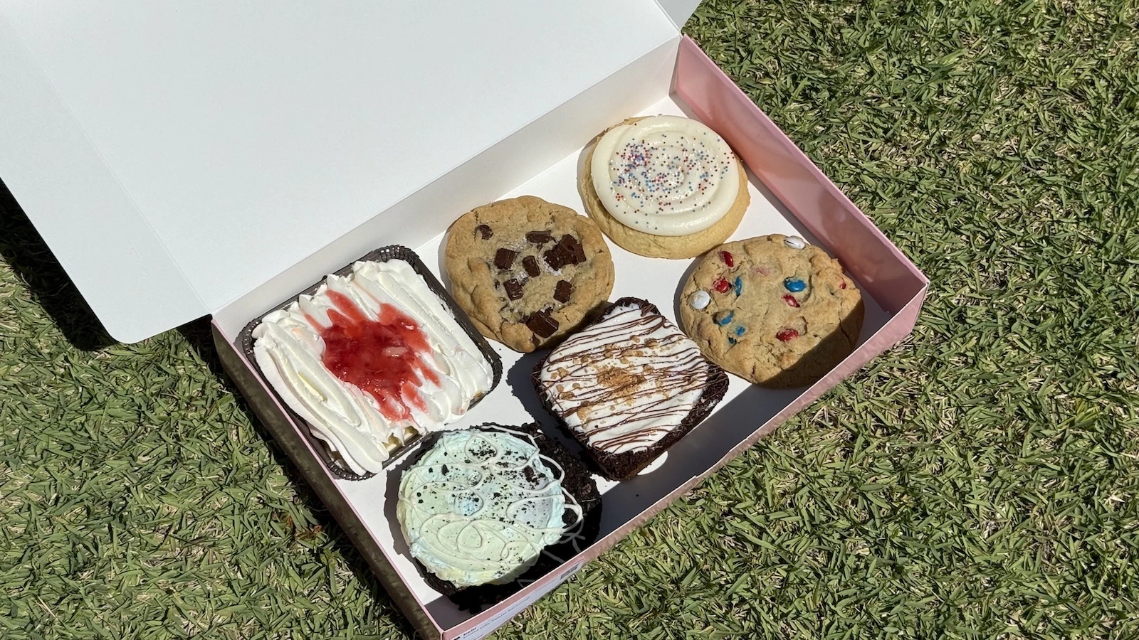 Crumbl rotating cookie lineup