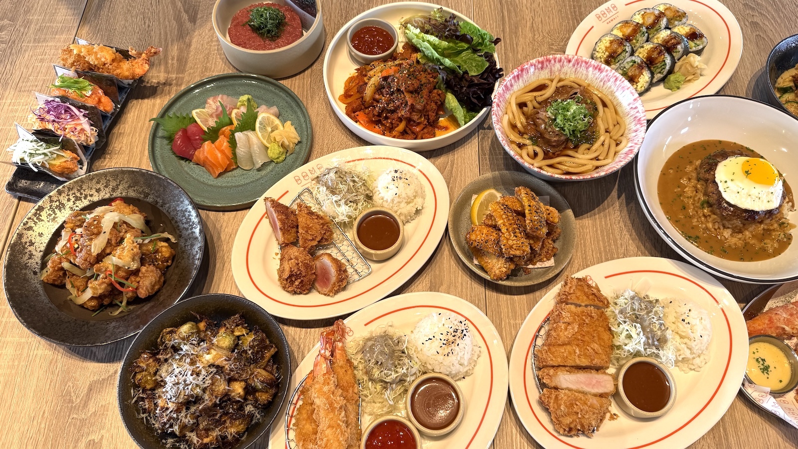 DOMODOMO Hawaii food spread