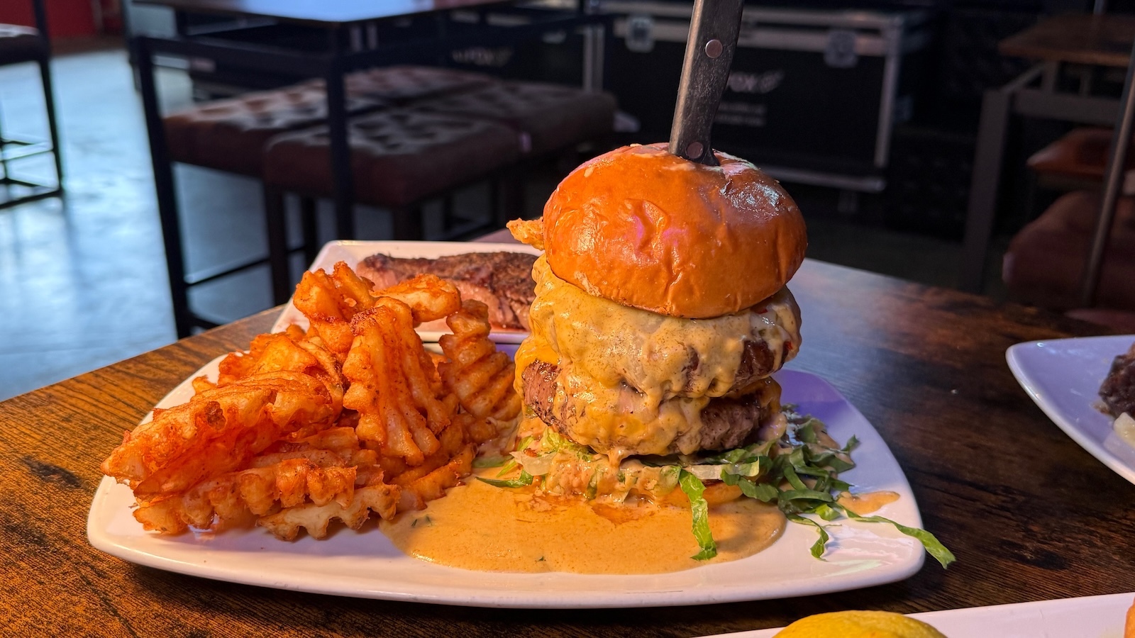 Da Burger Wing Hub & Bar is open in Honolulu