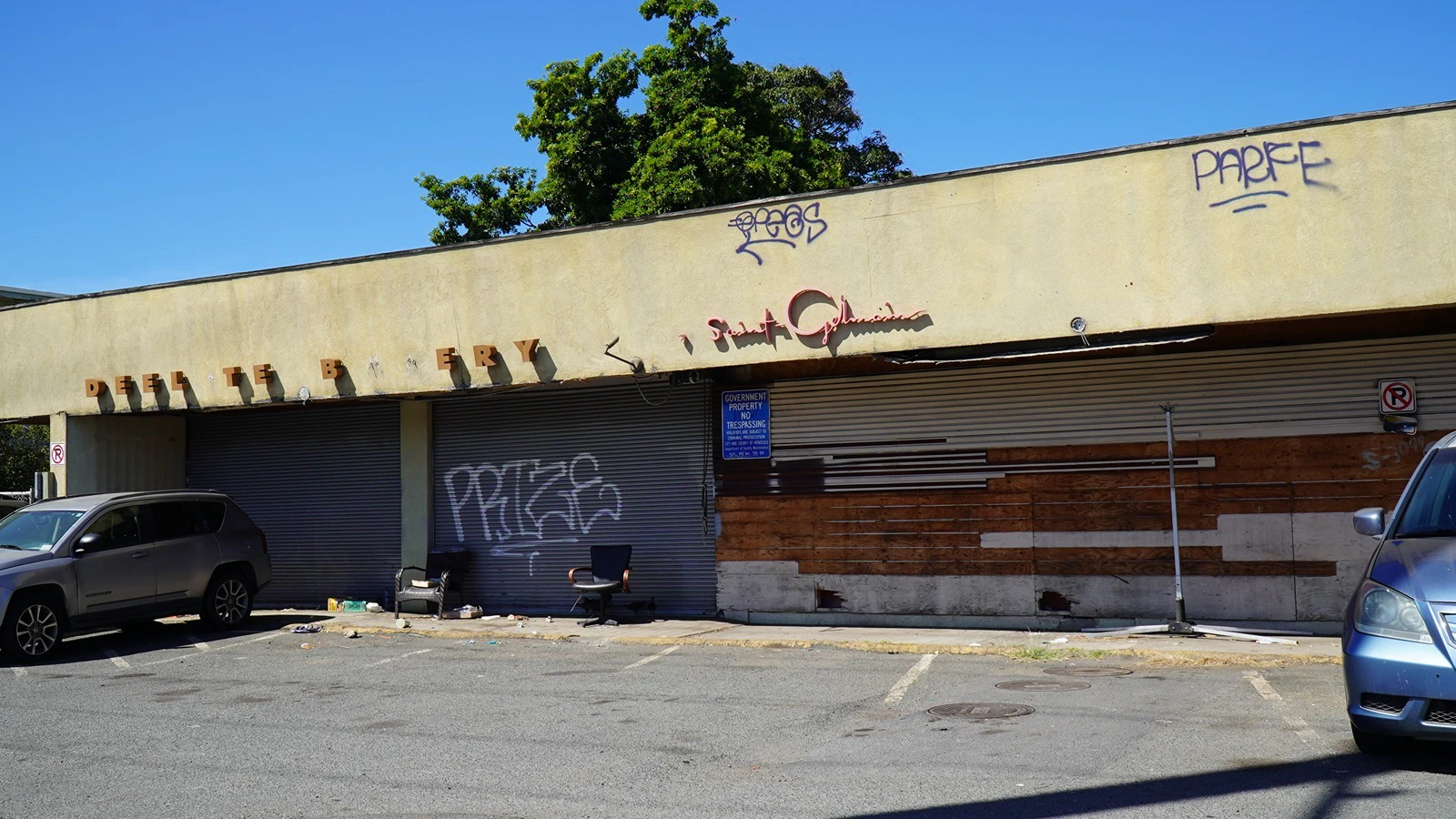 The current frontage of the former Dee lite Bakery at 1930 Dillingham Blvd. in Kalihi.