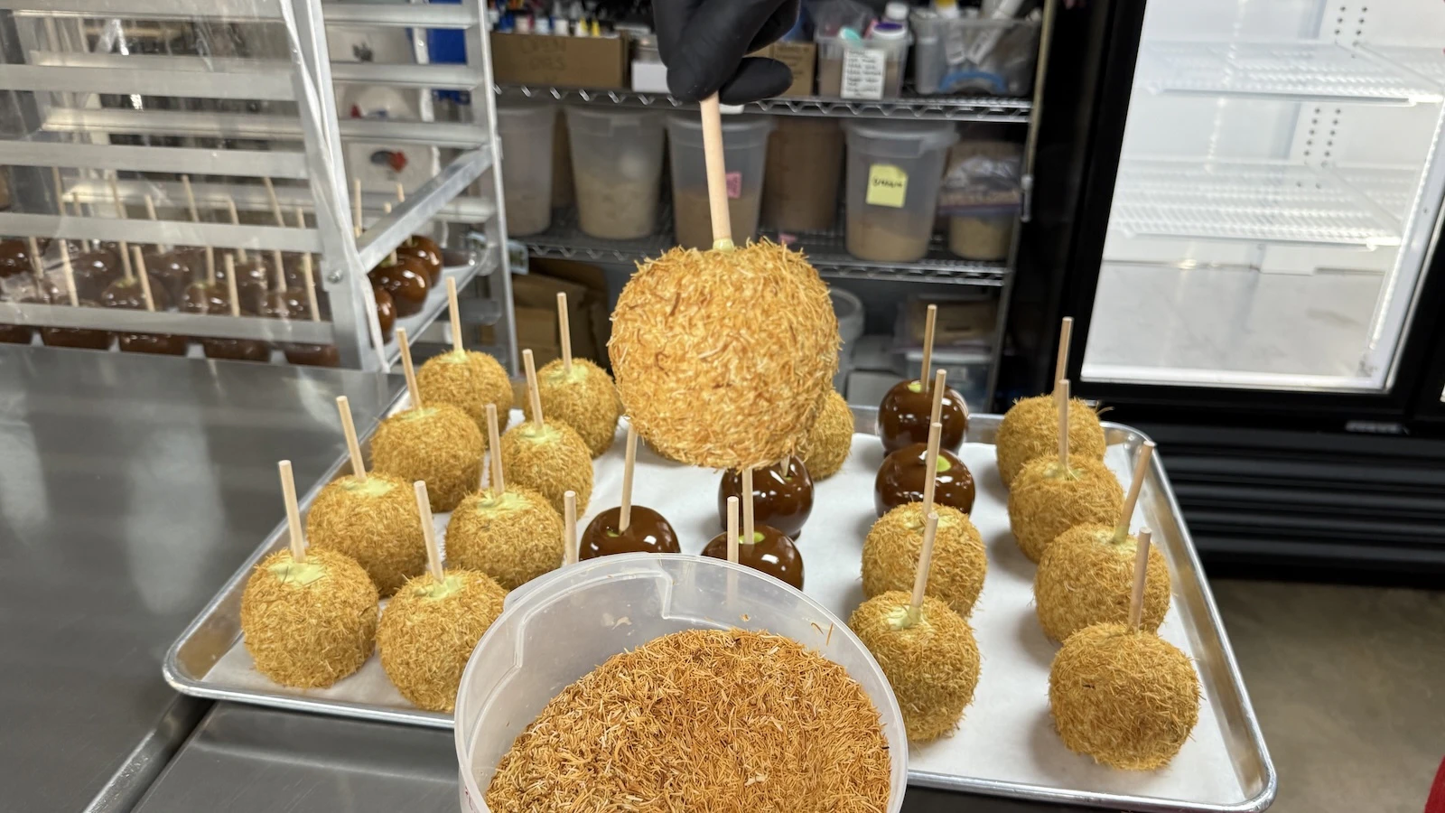 Dubai dipped apple