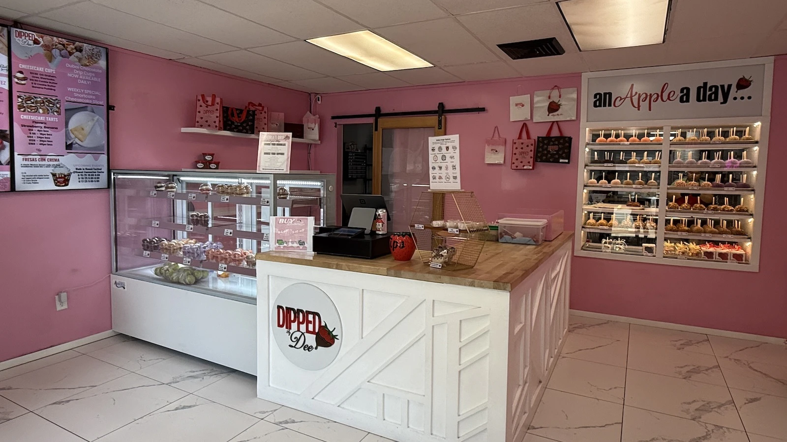 Interior of Dipped by Dee ʻAiea store