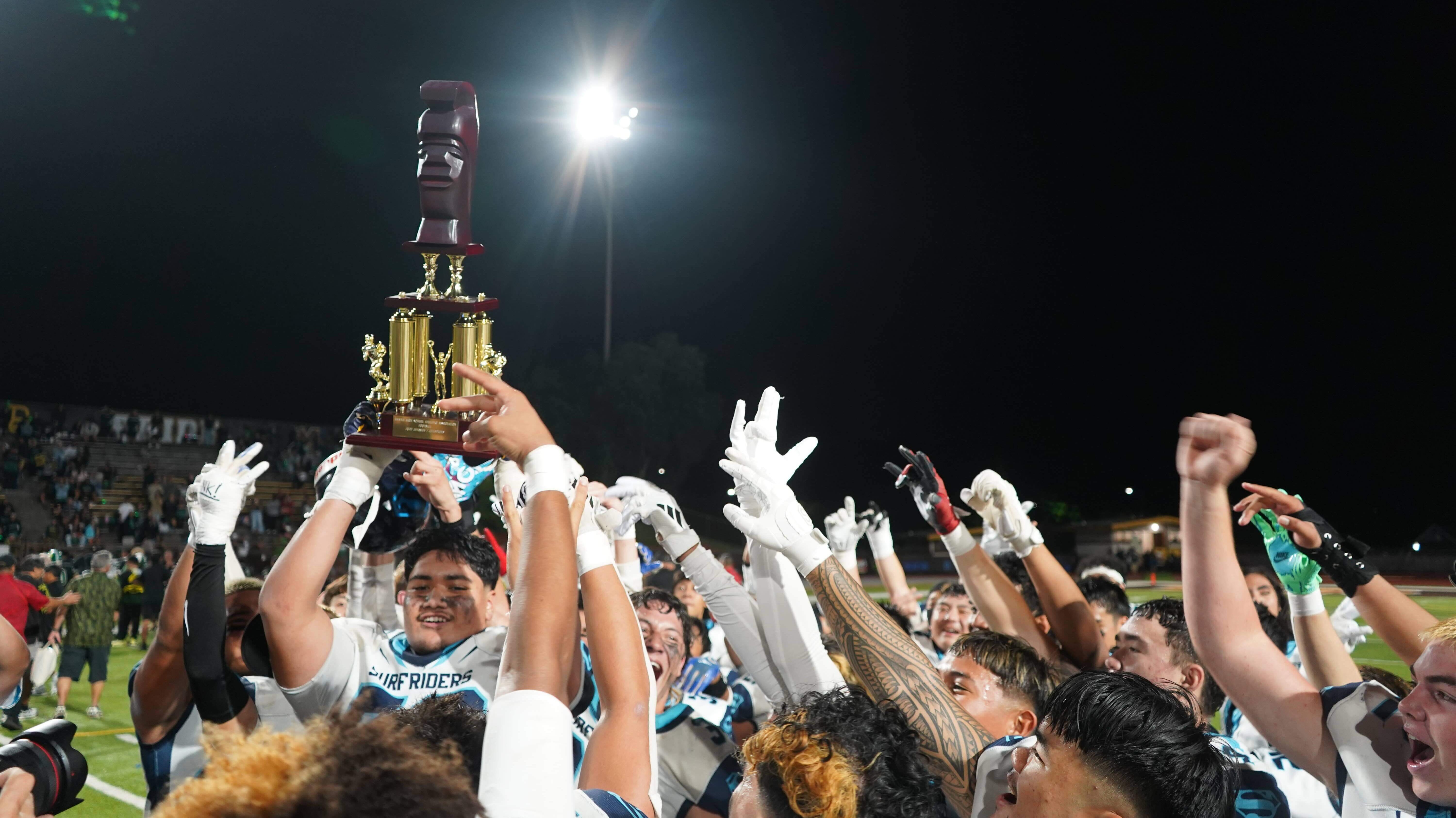 Kailua, Kamehameha-Maui win HHSAA football titles