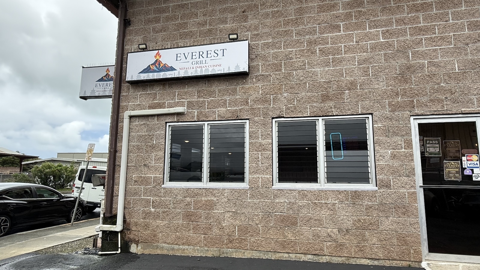 Everest Grill sign