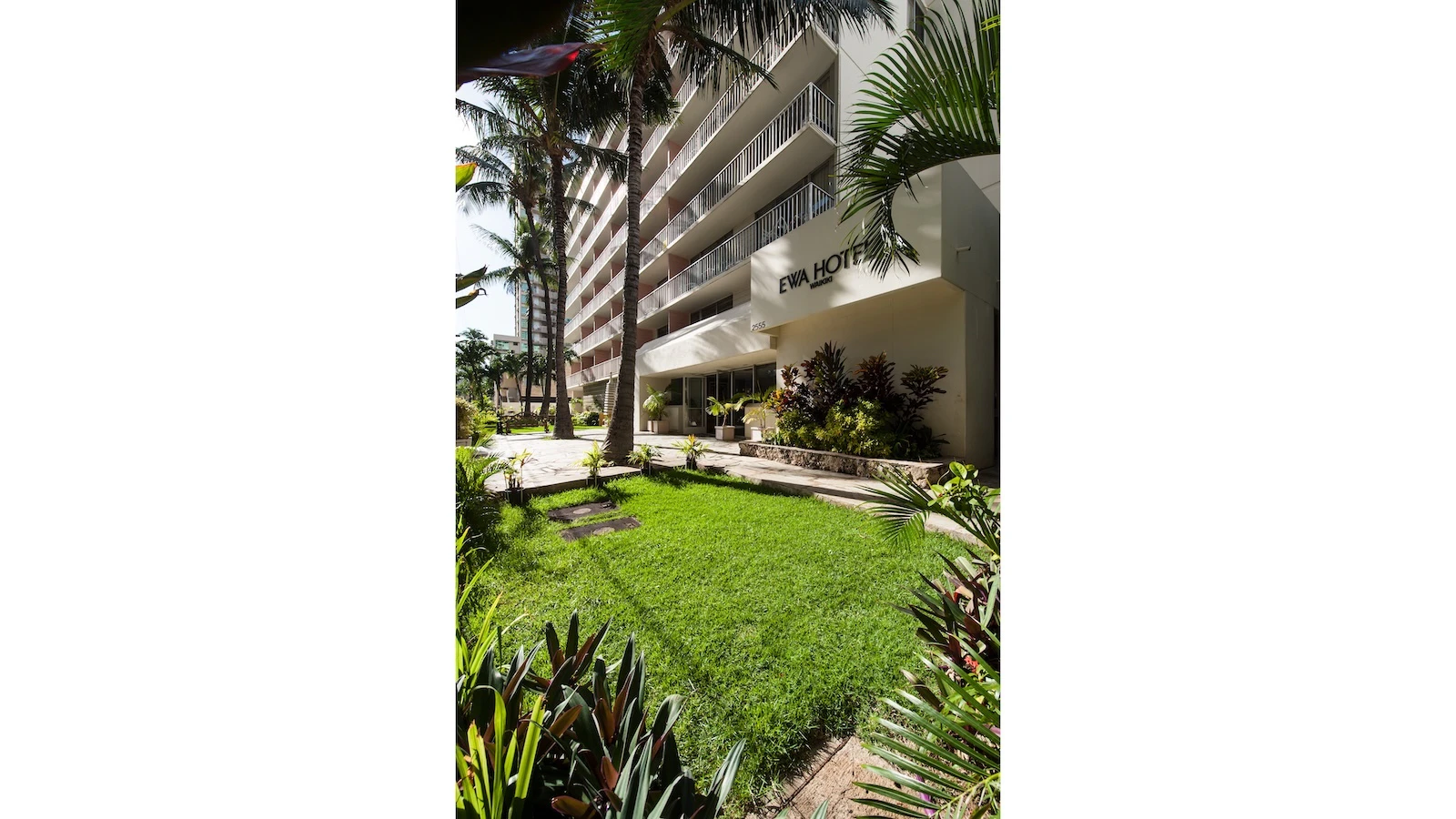 Waikīkī hotel hits the market