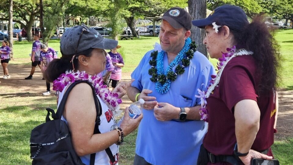 Fujio and Nohea Nakaahiki chat with Governor Josh Green