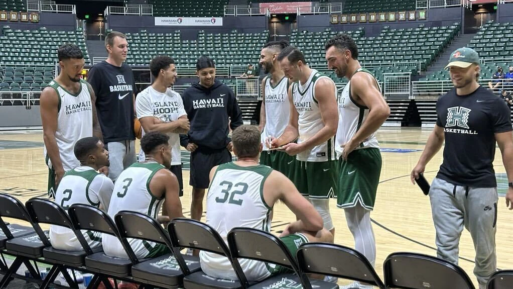 Former UH basketball player Gibson Johnson earns praise as assistant coach