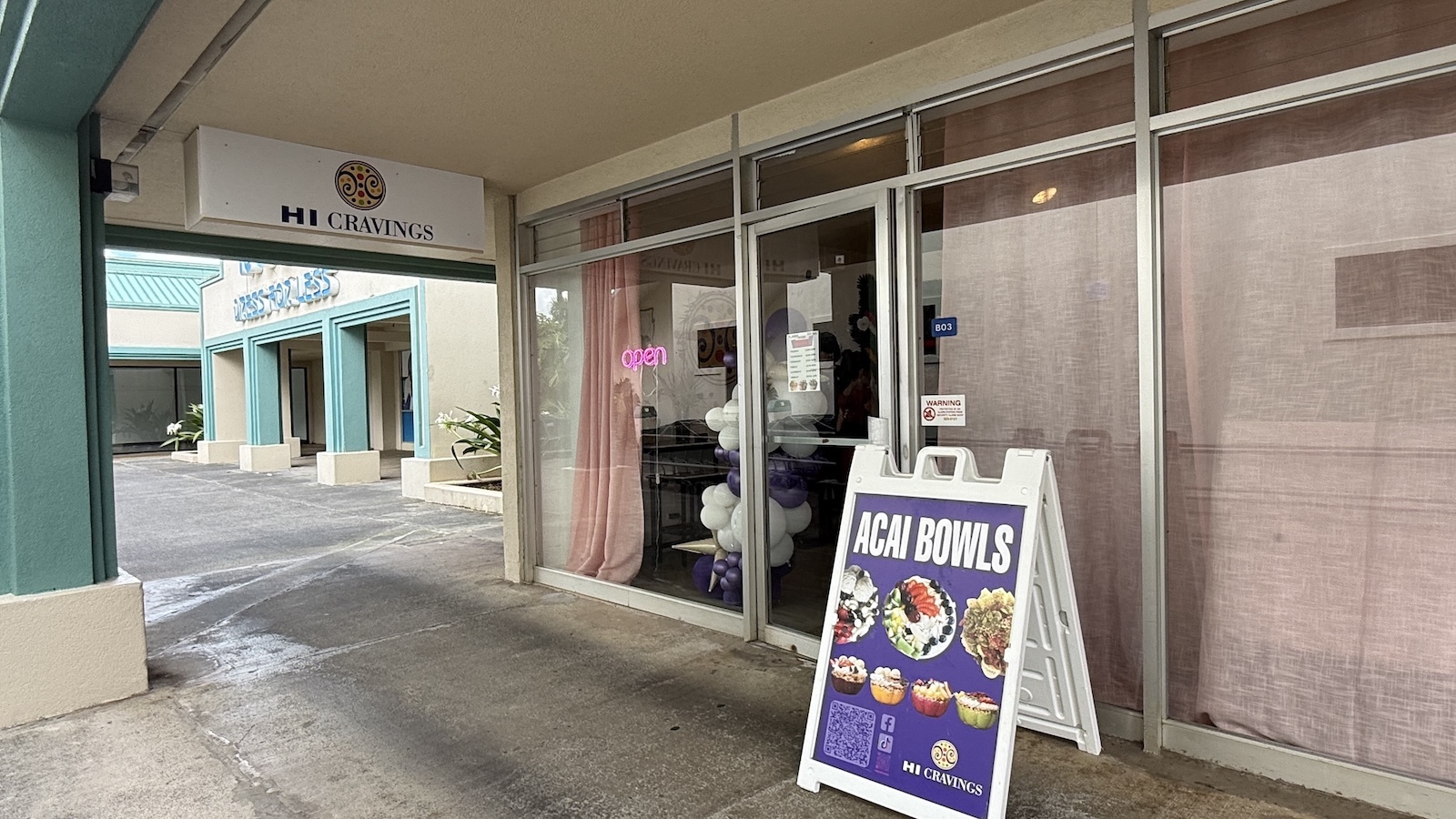 HI Cravings Windward City sign