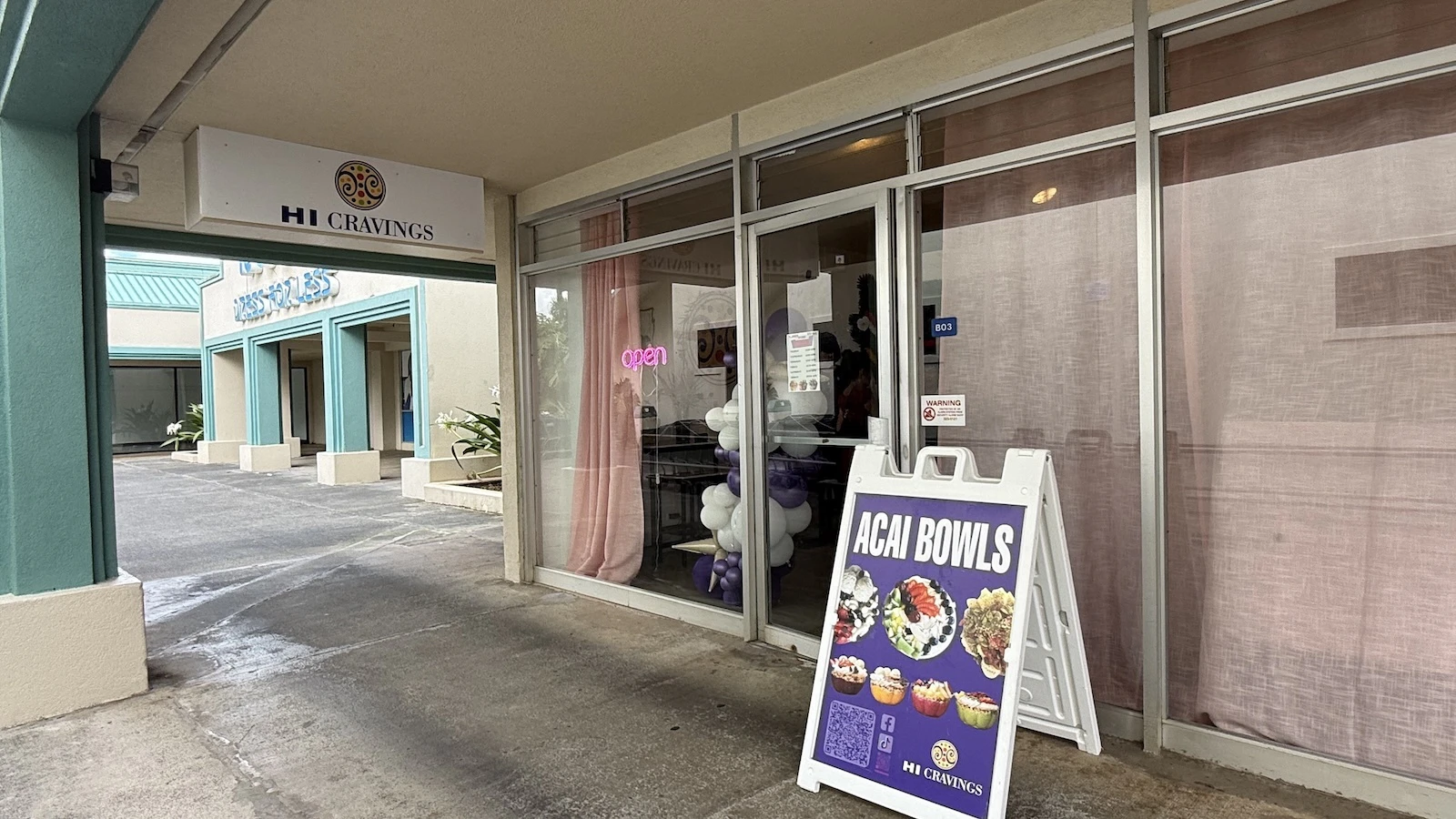 HI Cravings Windward City sign