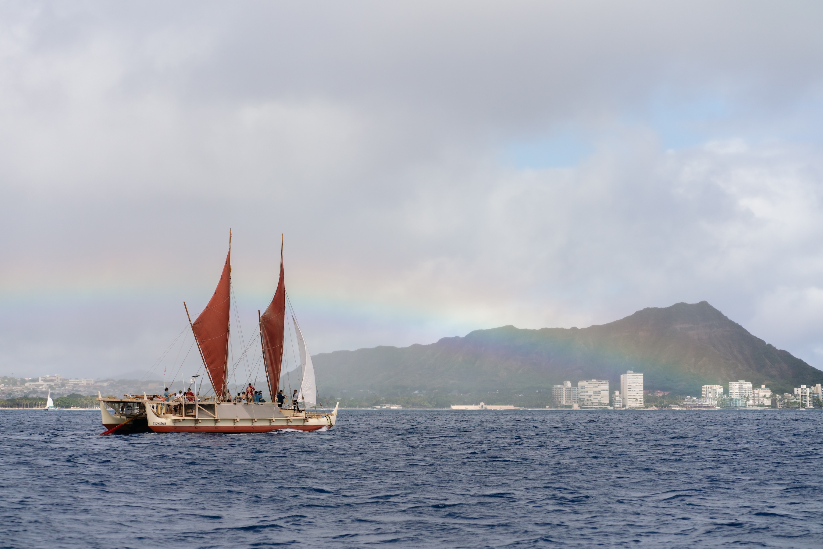 Proceeds from the sale of these special edition bags will go to Polynesian Voyaging Society.