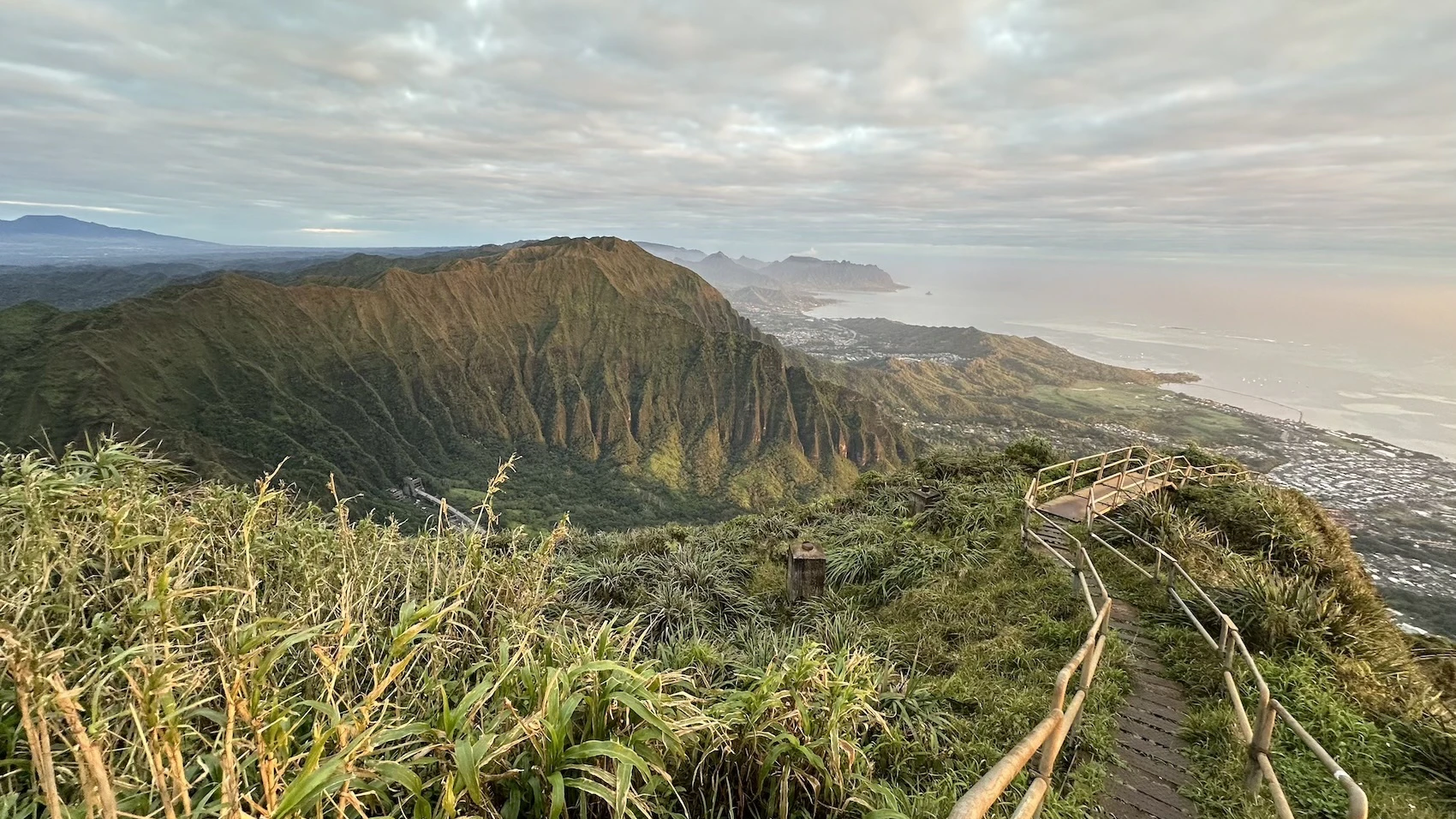 Lawsuit against the state aims to preserve Ha‘ikū Stairs