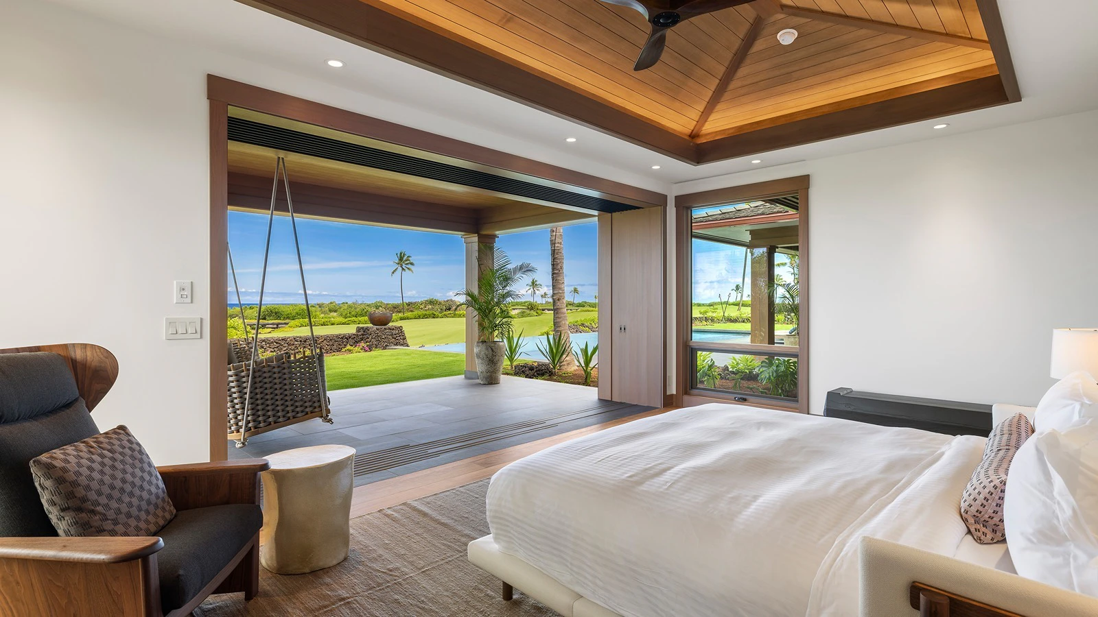 A bedroom in Hale Kai Mana.