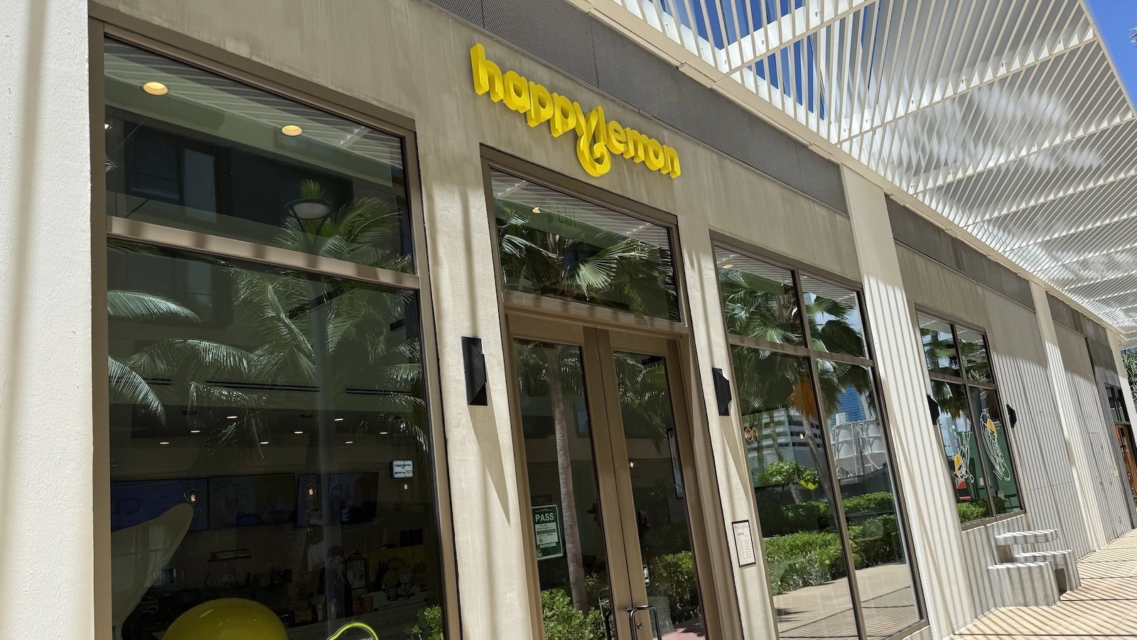 Happy Lemon sign