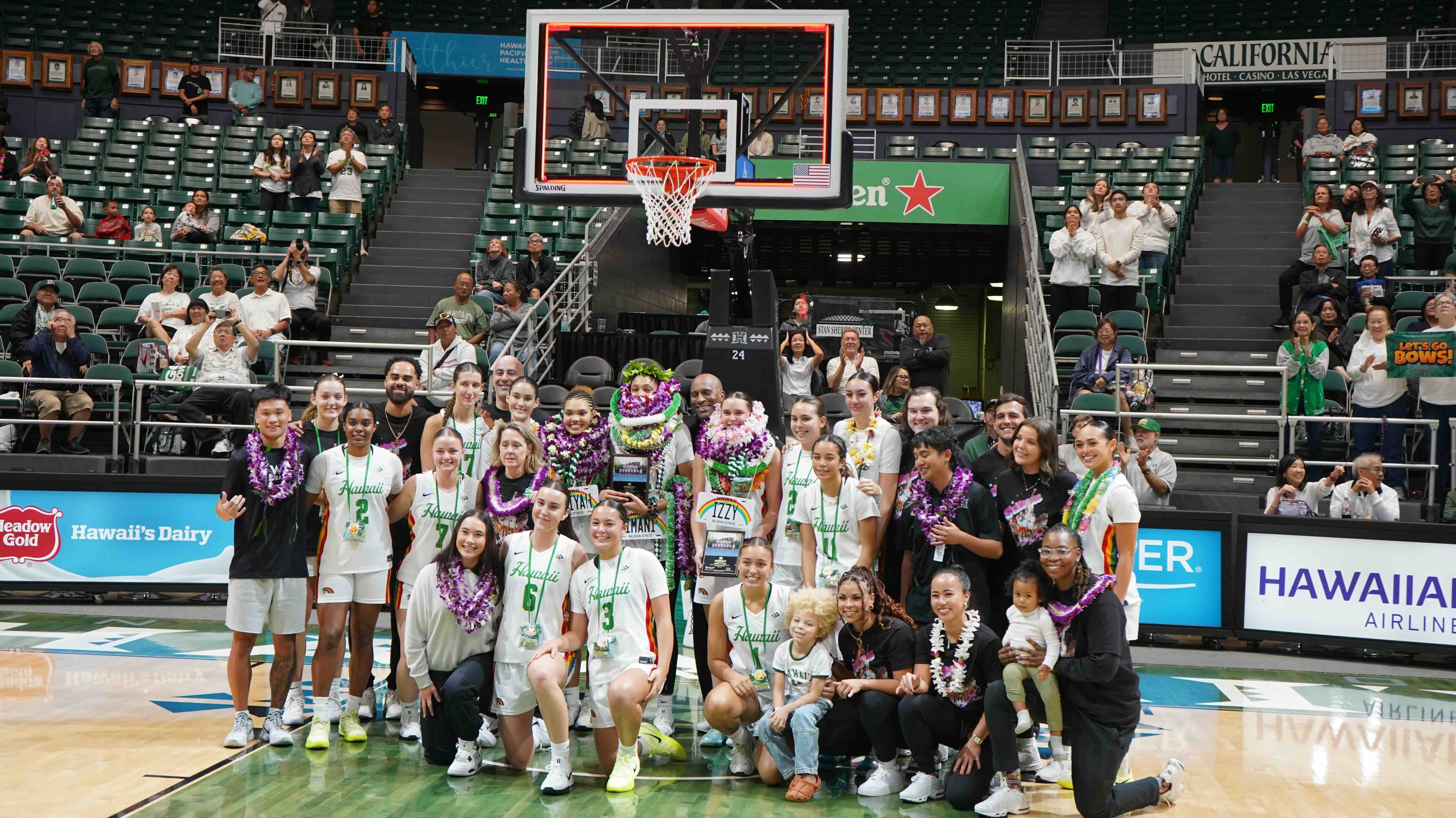 Hawaii WBB senior night full team 022826