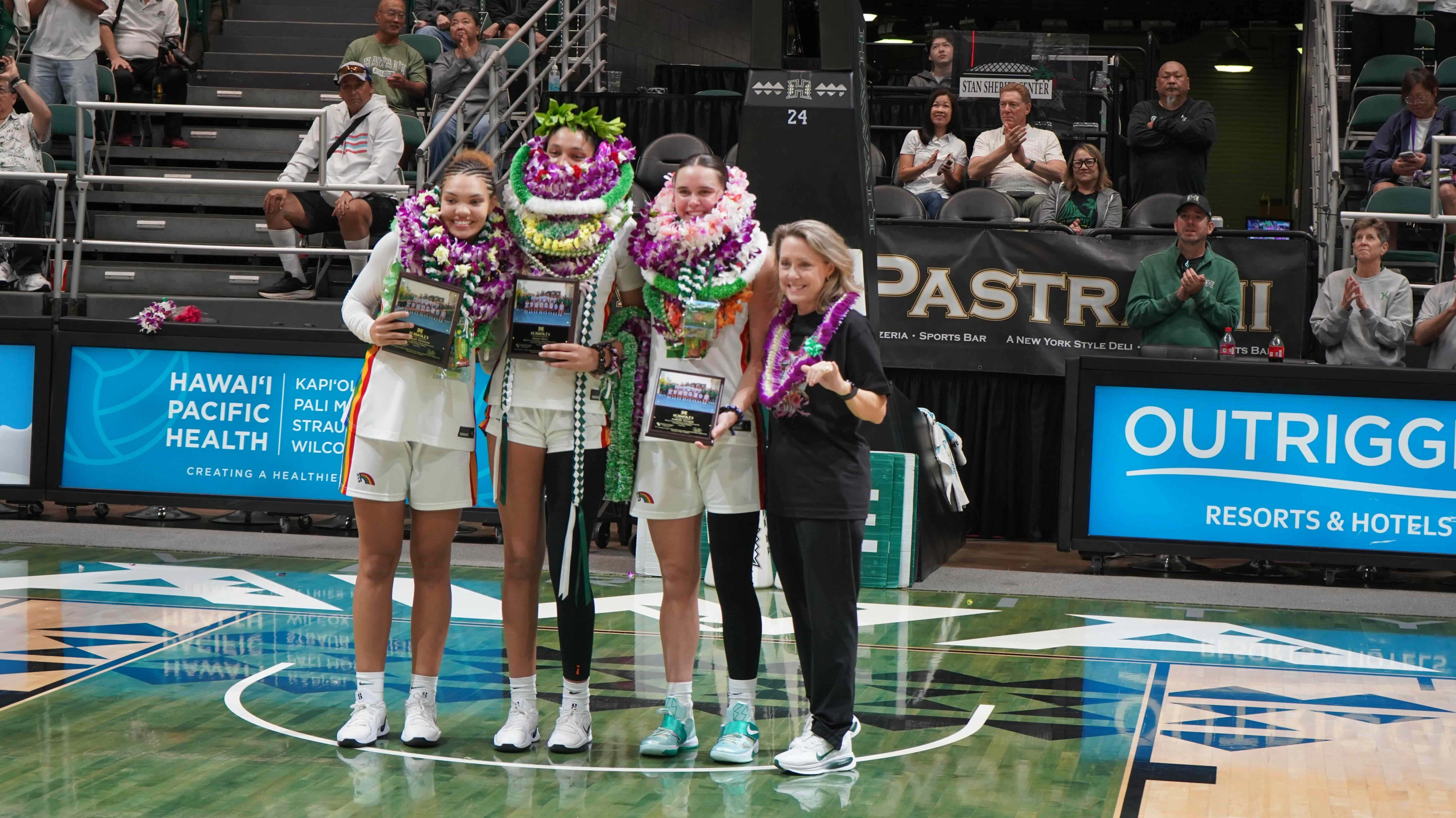 Hawaii WBB seniors 022826