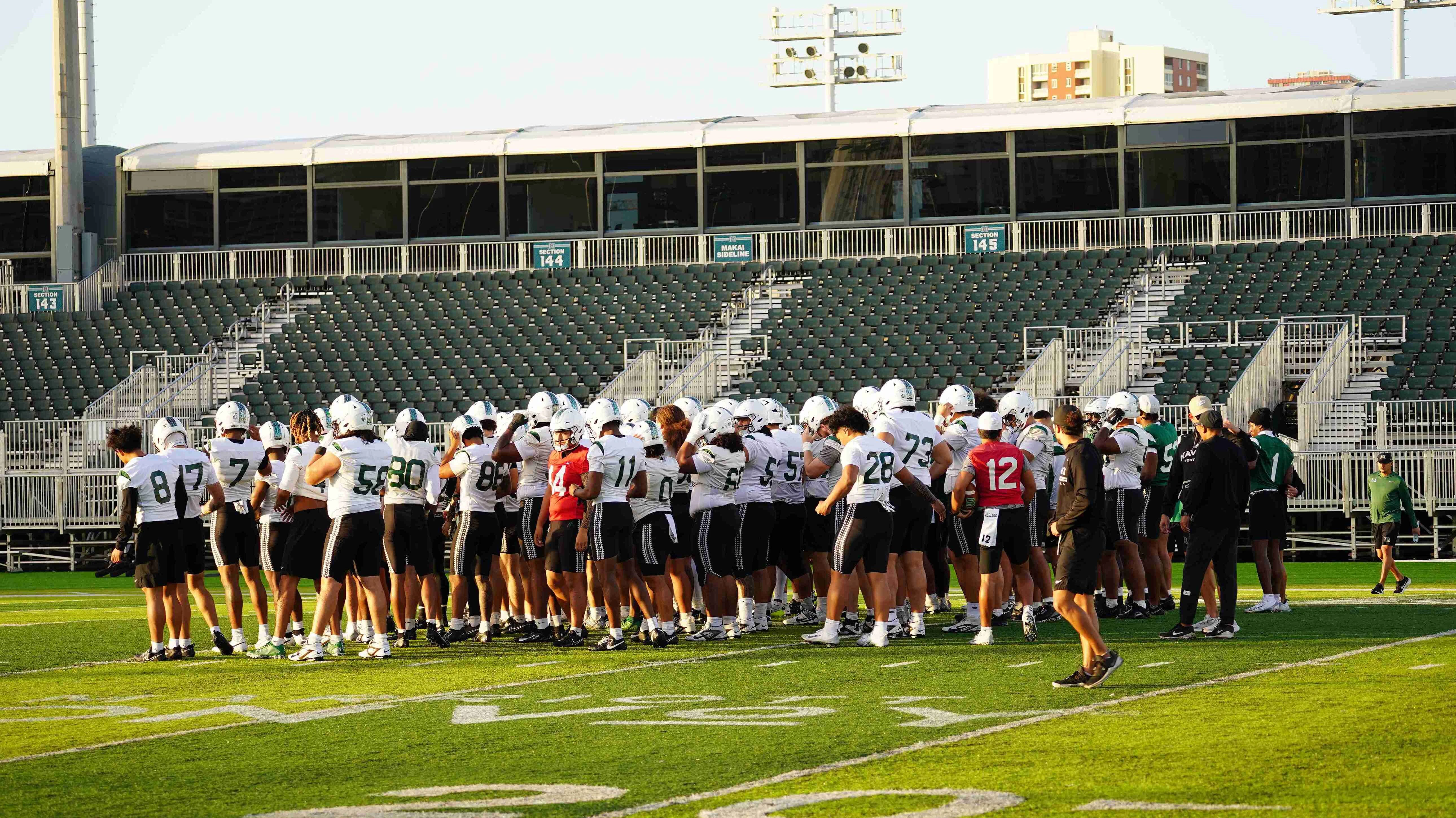 Hawaii football 020326