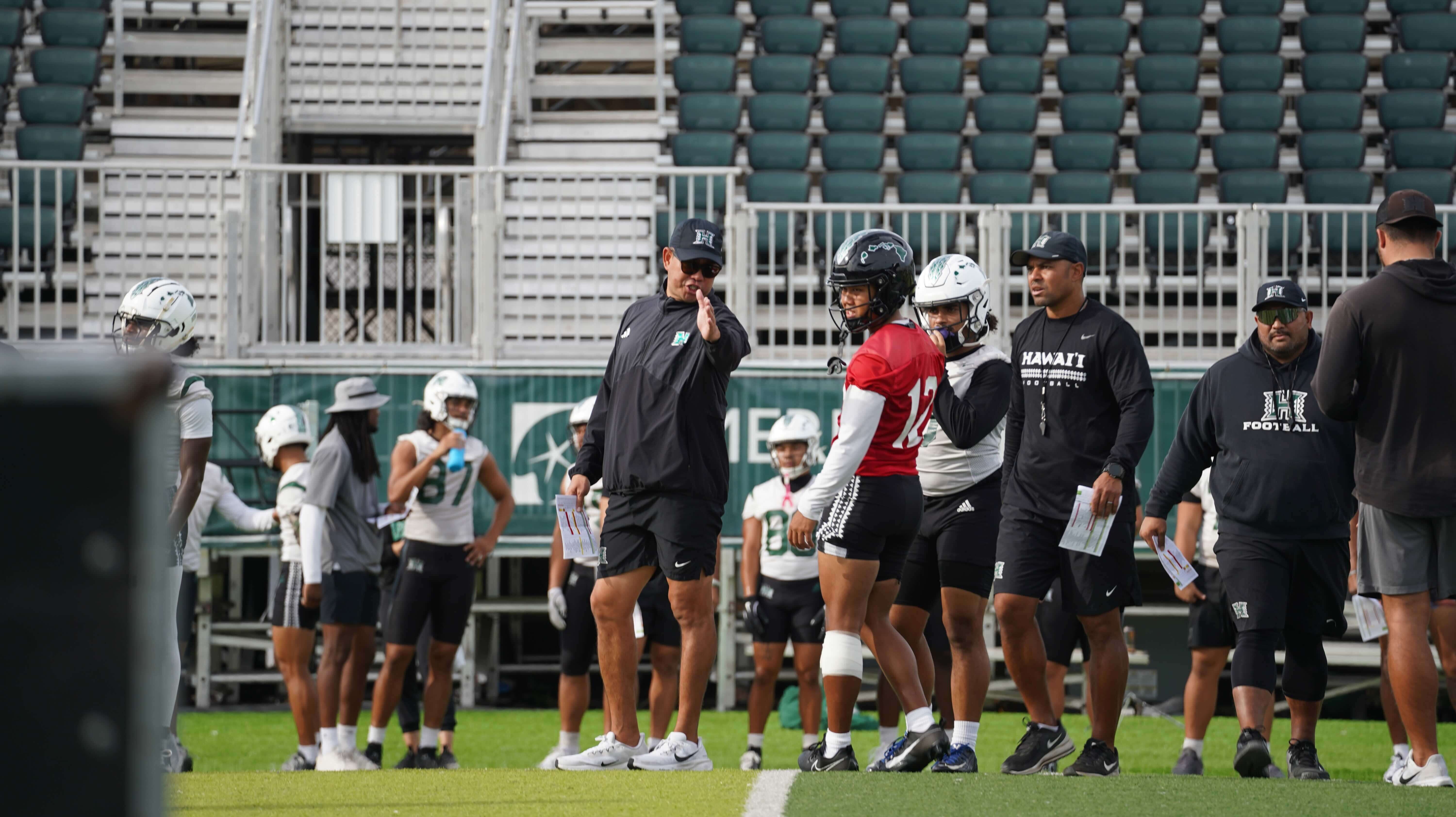 Hawaii football 110525